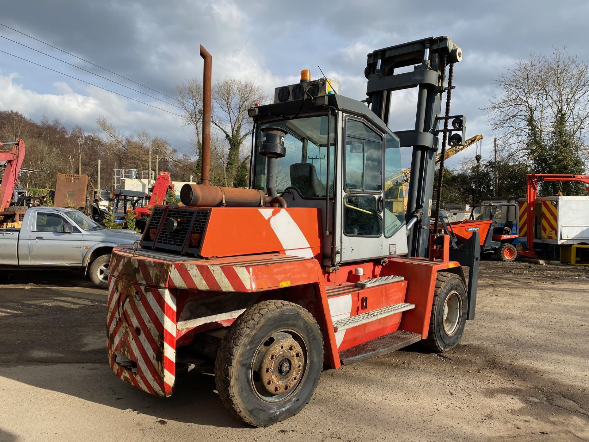 2002 KALMAR DCD100-6 10 TON FORKLIFT, STARTS, DRIVES AND RUNS AS IT SHOULD, THE DOOR IS MISSING - Image 8 of 8