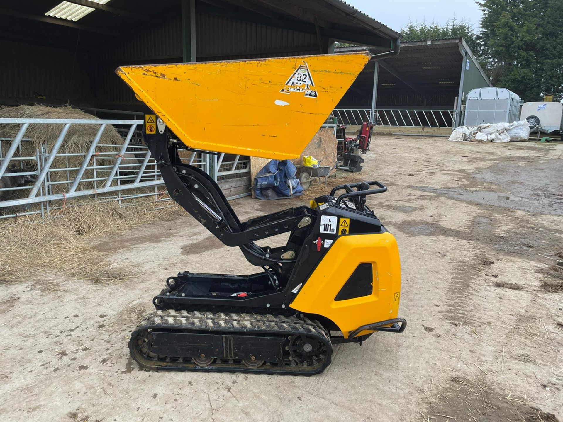 2019 JCB HTD-5 TRACKED DUMPER, RUNS, DRIVES AND TIPS, IN USED BUT GREAT CONDITION *PLUS VAT* - Image 8 of 9