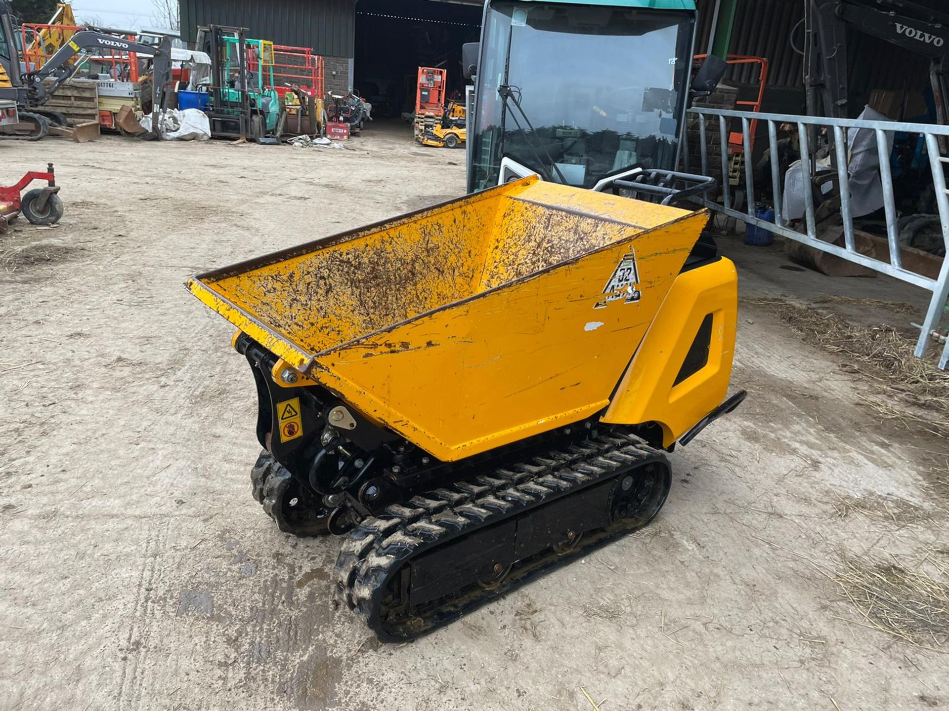 2019 JCB HTD-5 TRACKED DUMPER, RUNS, DRIVES AND TIPS, IN USED BUT GREAT CONDITION *PLUS VAT* - Image 3 of 9