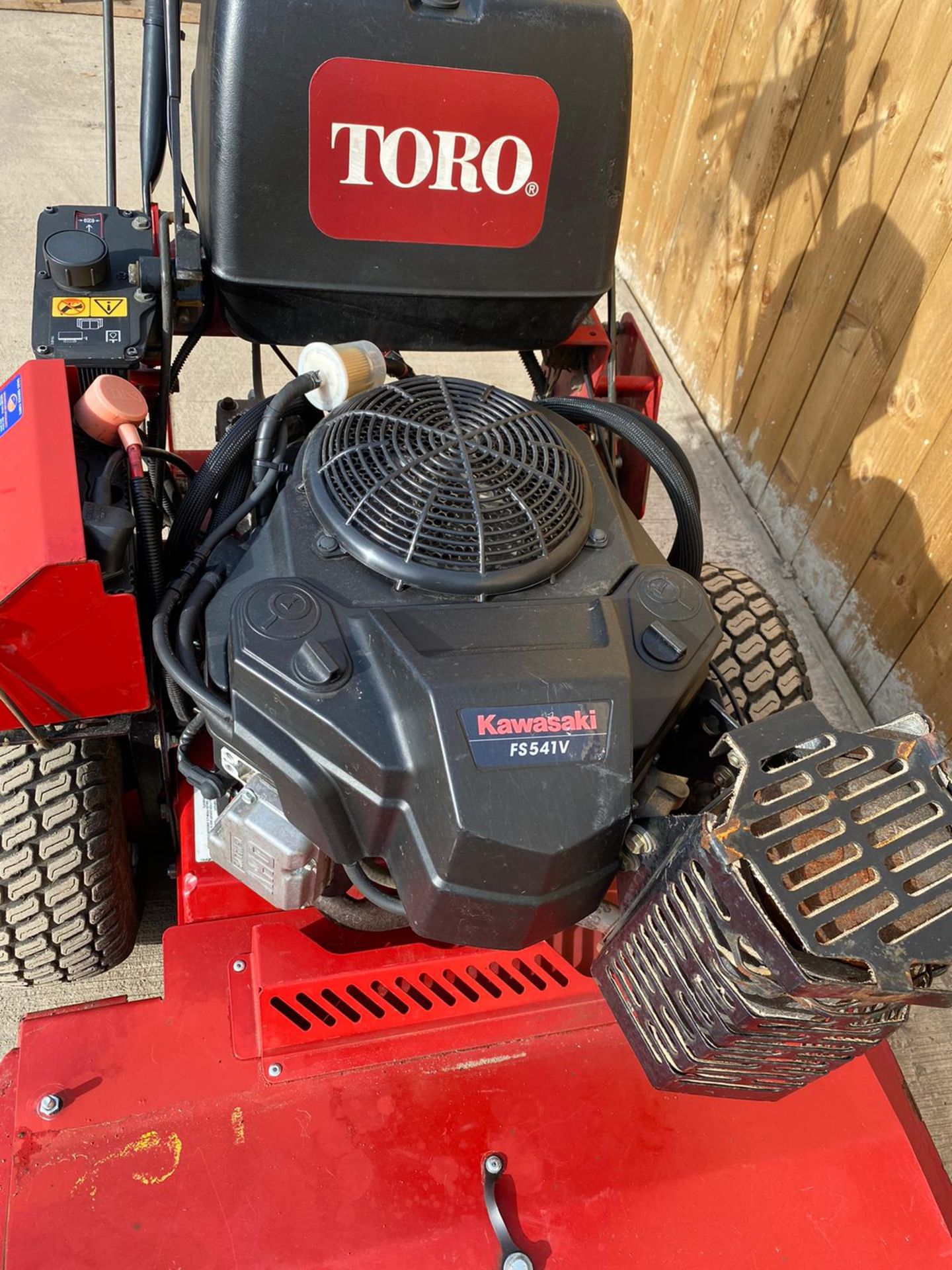 TORO 36RD ZERO TURN PEDESTRIAN MOWER, DIRECT EX COUNCIL, KAWASAKI FS541 ENGINE *PLUS VAT* - Image 4 of 8