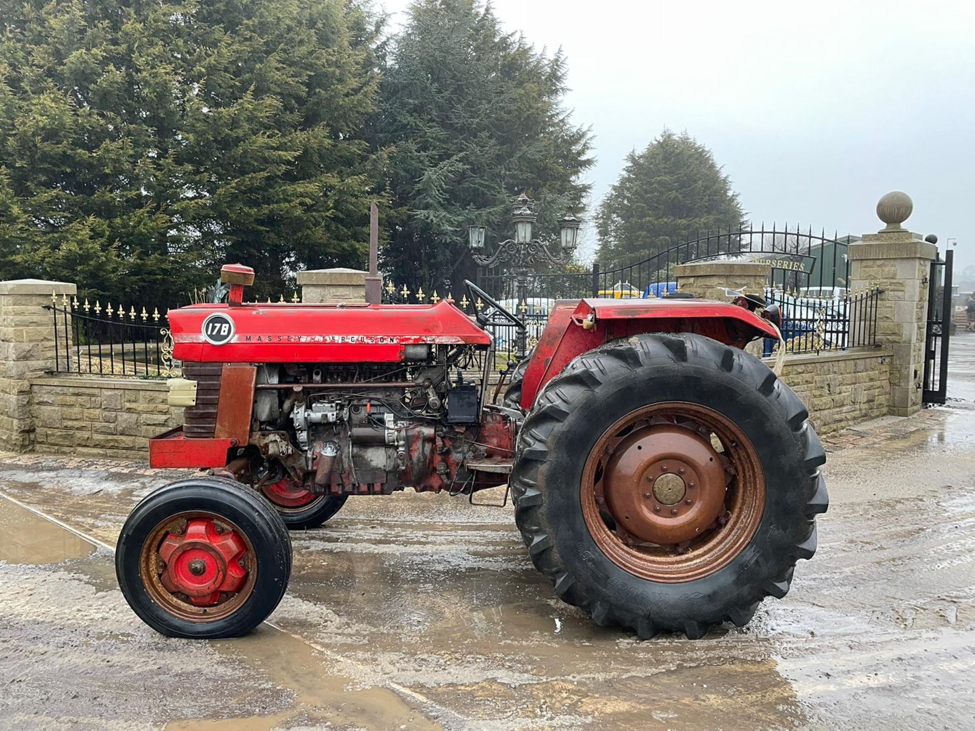 MASSEY FERGUSON 178 TRACTOR, RUNS AND DRIVES GOOD MACHINE *PLUS VAT* - Image 3 of 9