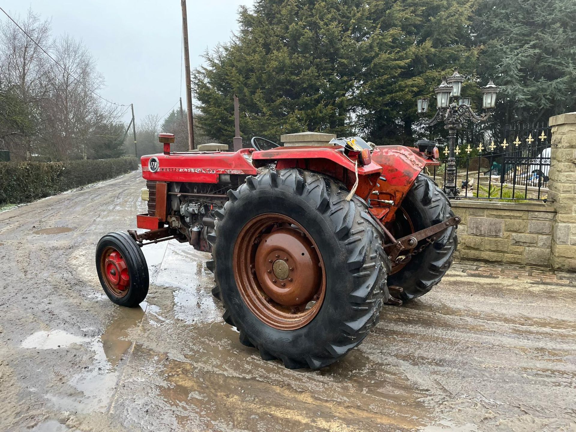 MASSEY FERGUSON 178 TRACTOR, RUNS AND DRIVES GOOD MACHINE *PLUS VAT* - Image 2 of 9