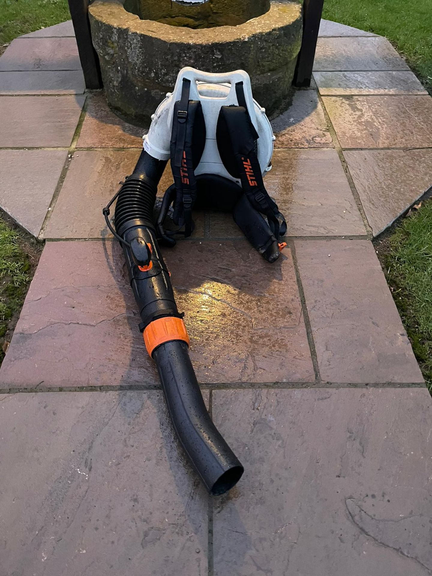 2017 STIHL BR700 BACK PACK BLOWER, BOUGHT NEW IN 2018, RUNS AND WORKS, CAN DELIVER AT COST *NO VAT* - Image 4 of 4