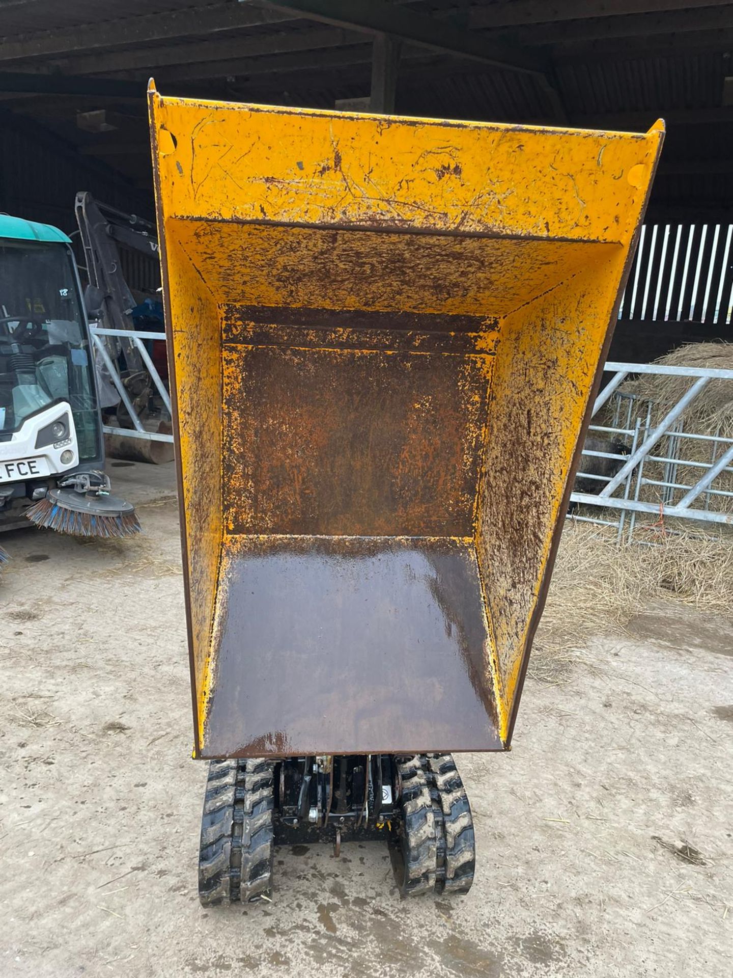 2019 JCB HTD-5 TRACKED DUMPER, RUNS, DRIVES AND TIPS, IN USED BUT GREAT CONDITION *PLUS VAT* - Image 6 of 9