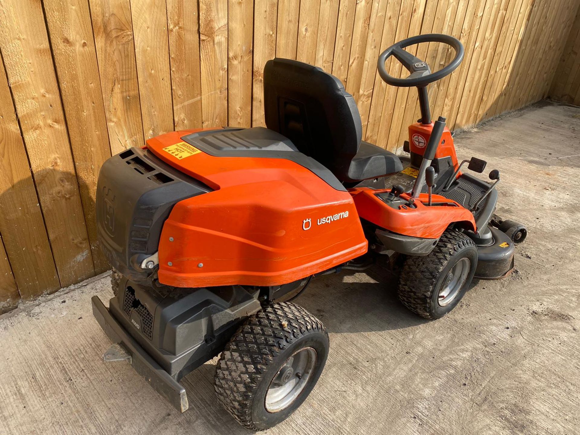 2015 HUSQVARNA R216 4WD RIDE ON MOWER, DIRECT EX COUNCIL, ONLY 544 HOURS *PLUS VAT* - Image 4 of 7