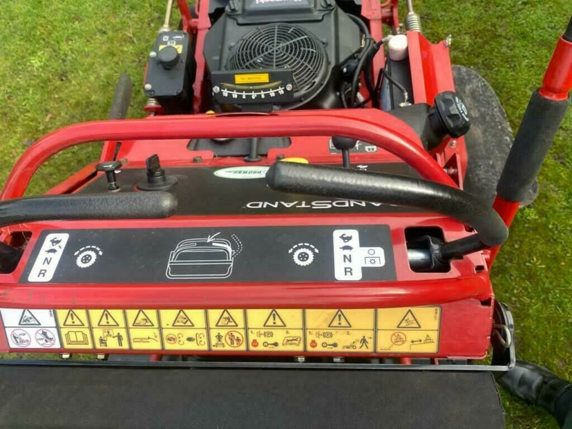 TORO GRANDSTAND STAND ON MOWER, ZERO TURN, 485 HOURS FROM NEW, YEAR 2015, 36" CUT SIDE DISCHARGE - Image 4 of 7