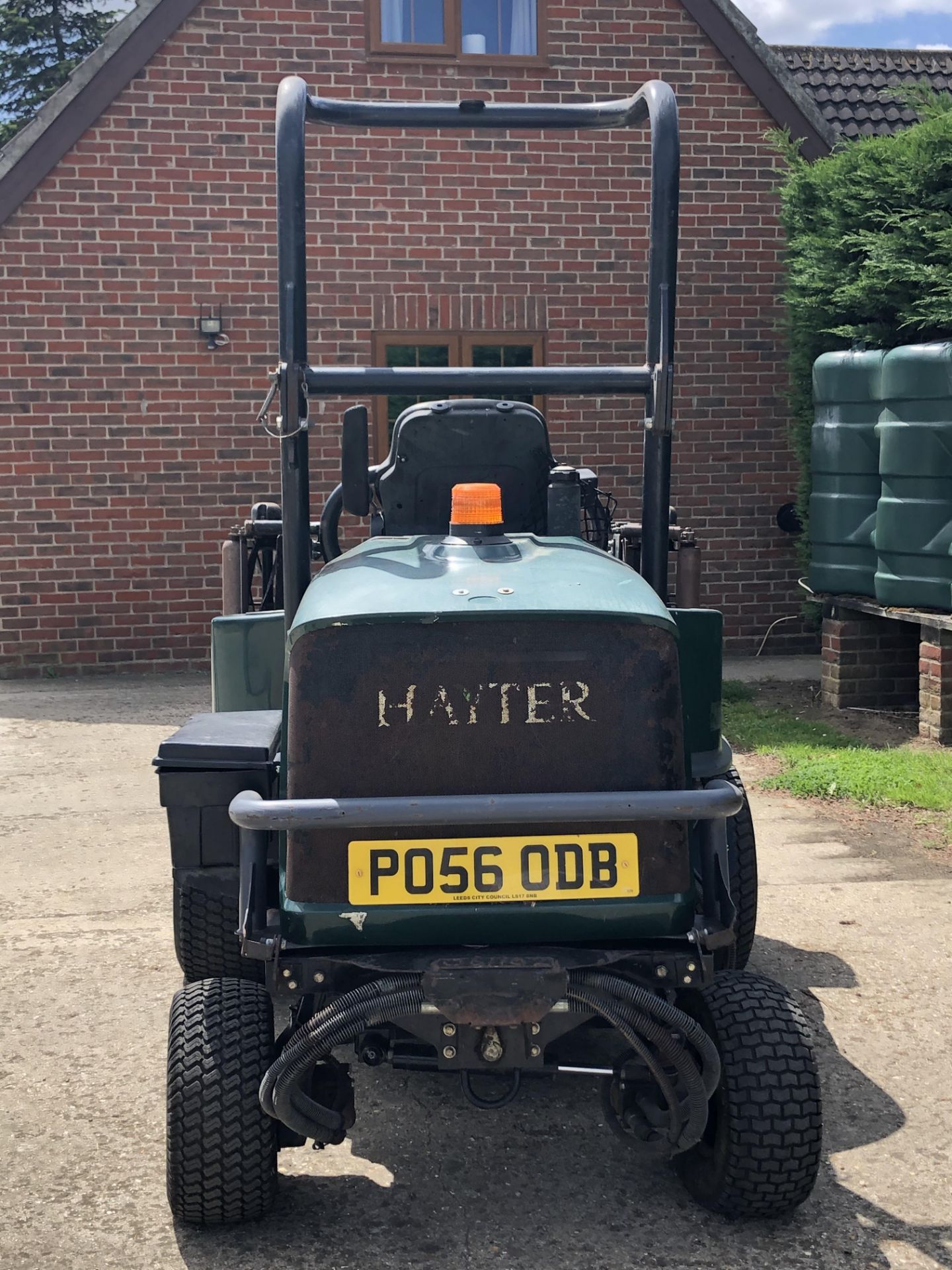 HAYTER LT324 RIDE ON LAWN MOWER, STARTS FIRST TIME, FULL WORKING ORDER, YEAR 2006 *PLUS VAT* - Image 7 of 8