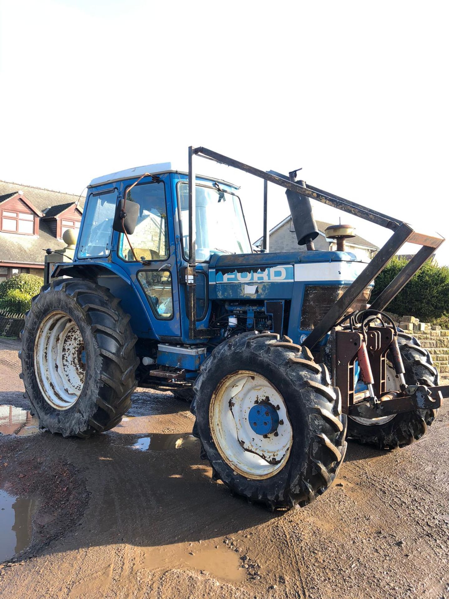 FORD 7710 4 WHEEL DRIVE TRACTOR, FRONT LINKAGE, REAR PTO DRIVEN WINCH, GOOD TYRES *PLUS VAT* - Image 3 of 8
