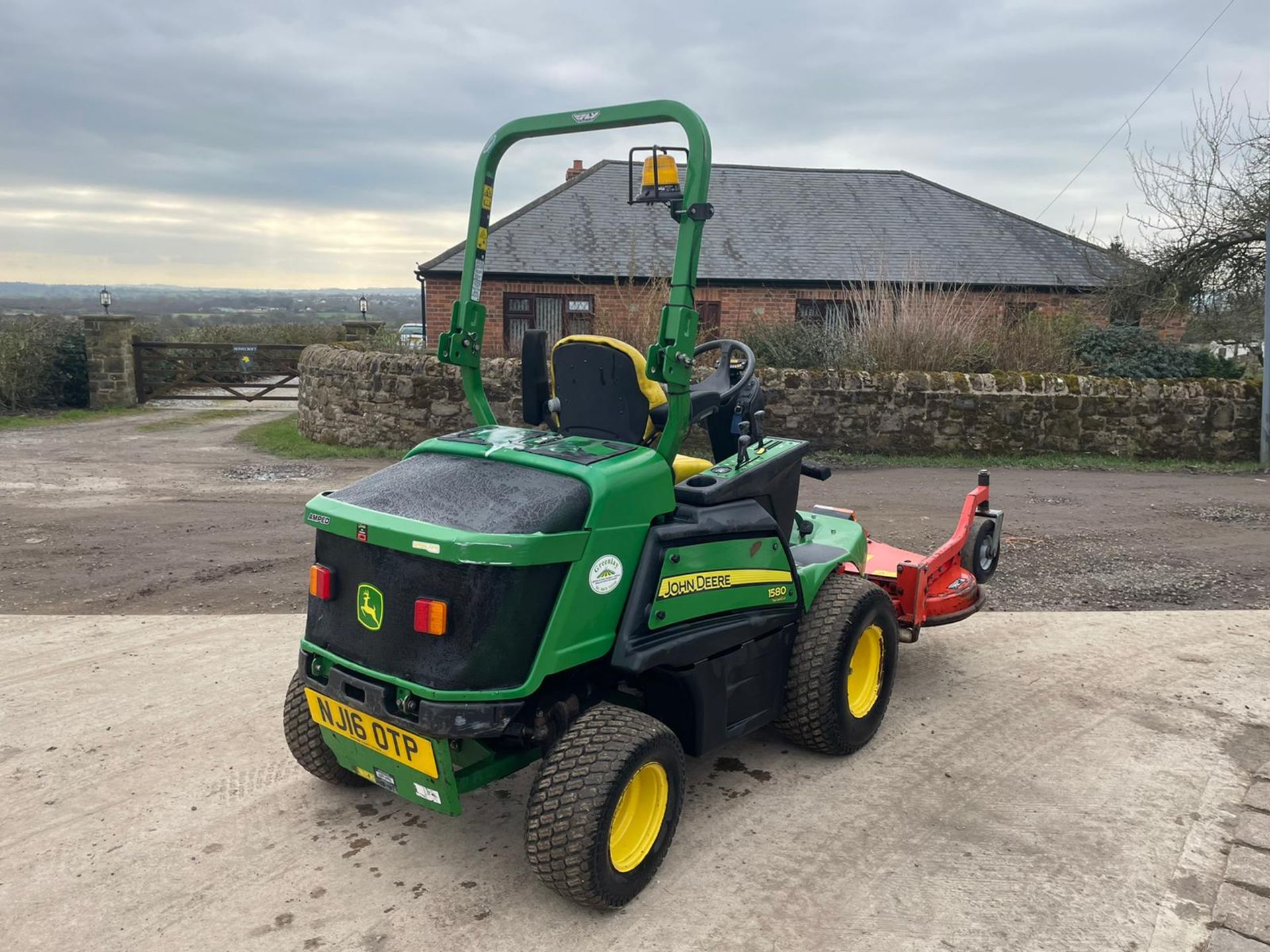 2016 John Deere 1580 Outfront Mower Runs Drives And Cuts Low 2090 Hours *PLUS VAT* - Image 5 of 8