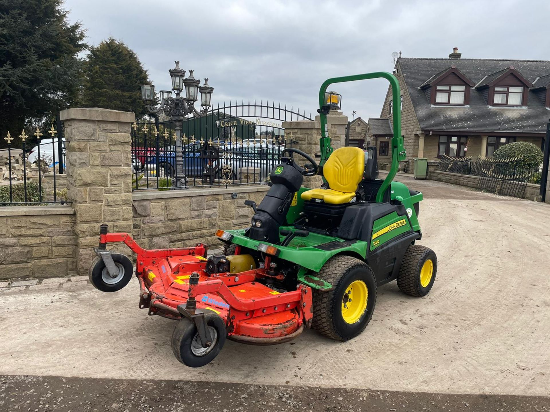 2016 John Deere 1580 Outfront Mower Runs Drives And Cuts Low 2090 Hours *PLUS VAT* - Image 3 of 8