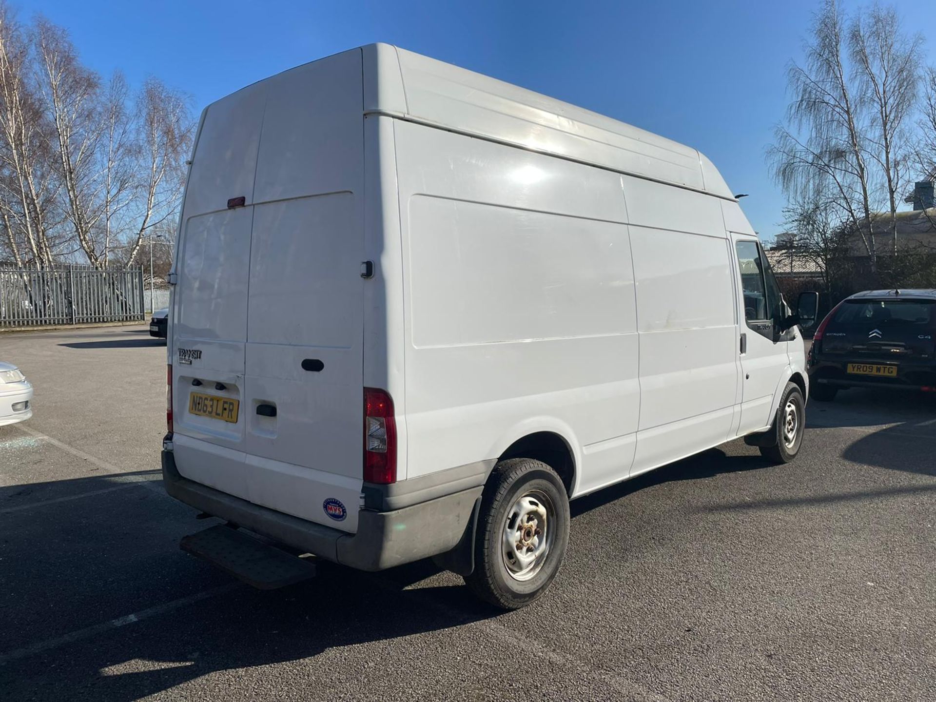 2013/63 REG FORD TRANSIT 100 T350 RWD 2.2 DIESEL WHITE PANEL VAN, SHOWING 1 FORMER KEEPER *PLUS VAT* - Image 5 of 9