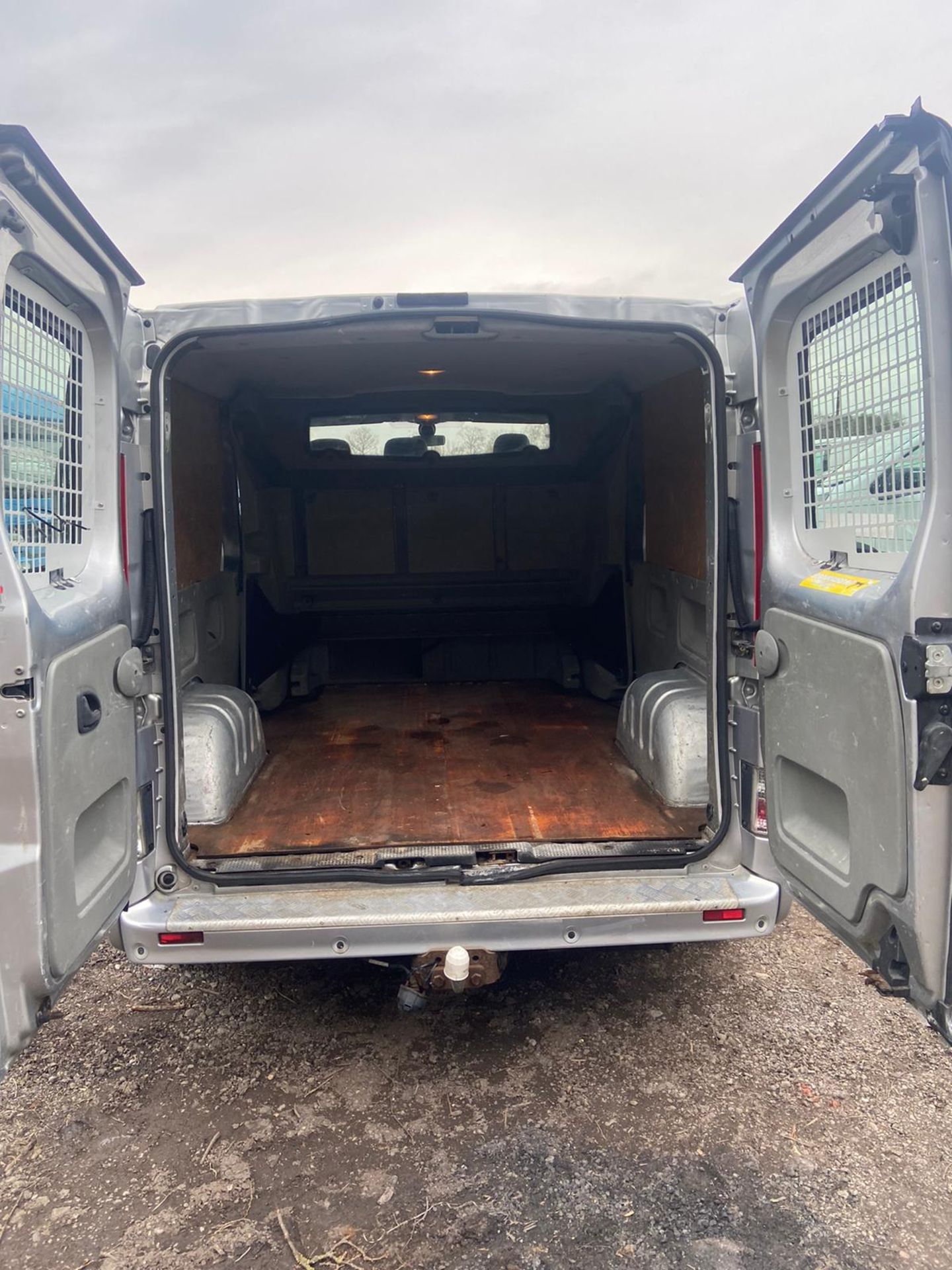 2008/08 REG RENAULT TRAFIC LL29+ DCI 115 2.0 DIESEL SILVER PANEL VAN, SHOWING 2 FORMER KEEPERS - Image 10 of 12