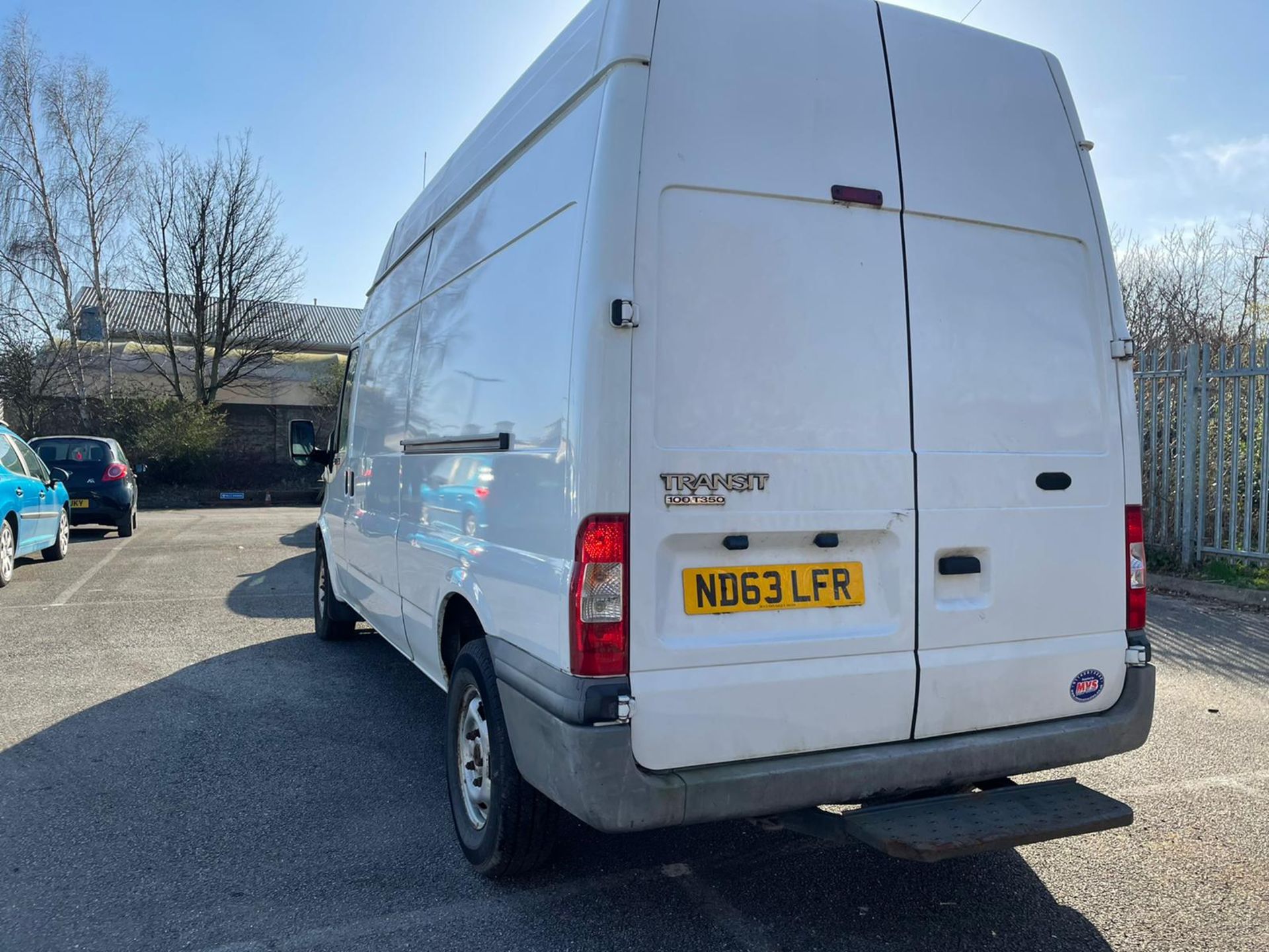 2013/63 REG FORD TRANSIT 100 T350 RWD 2.2 DIESEL WHITE PANEL VAN, SHOWING 1 FORMER KEEPER *PLUS VAT* - Image 6 of 9