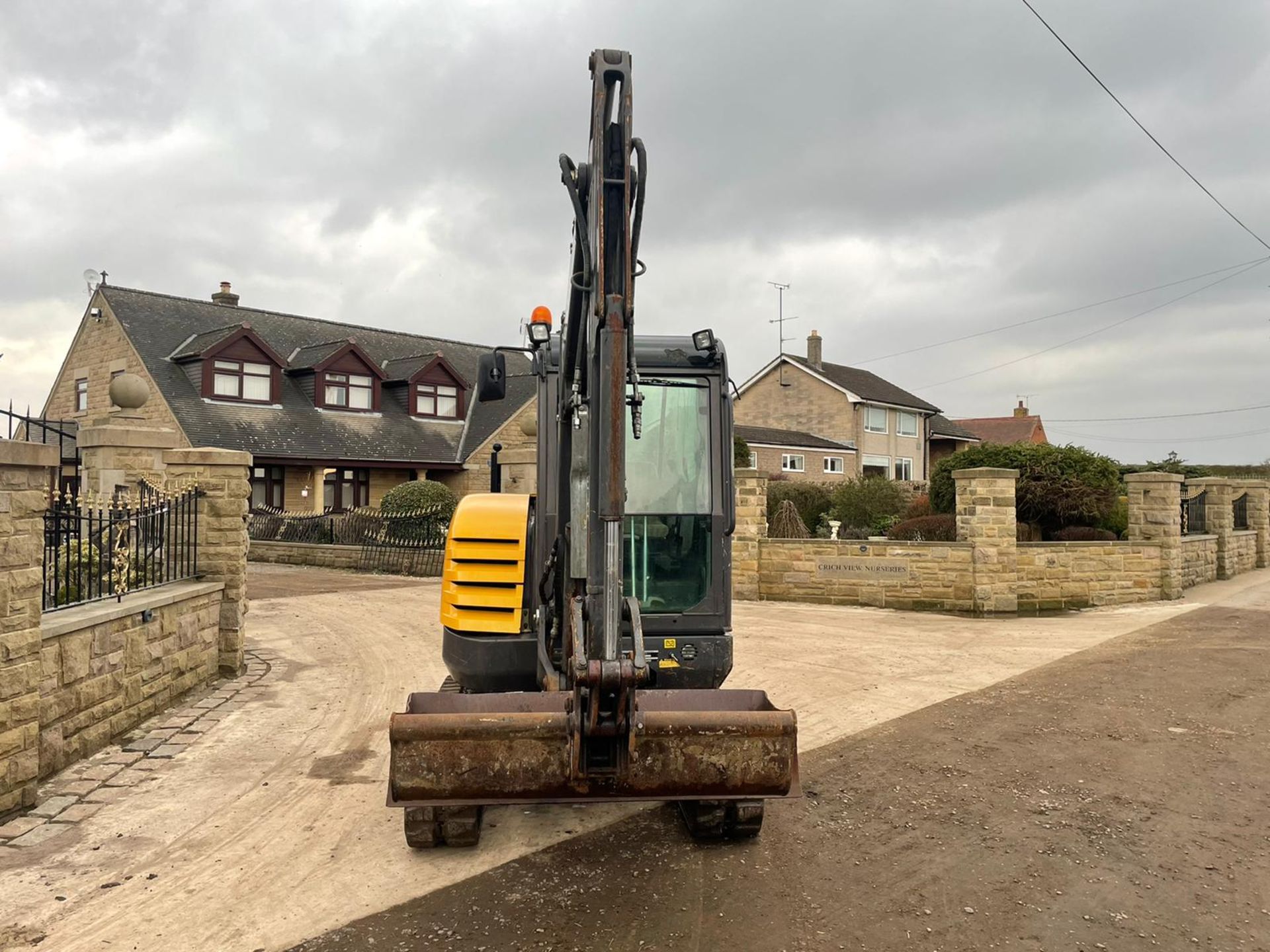 2016 VOLVO EC27 EXCAVATOR, RUNS, DRIVES AND DIGS, LOW 2870 HOURS, QUICK HITCH *PLUS VAT* - Image 5 of 8