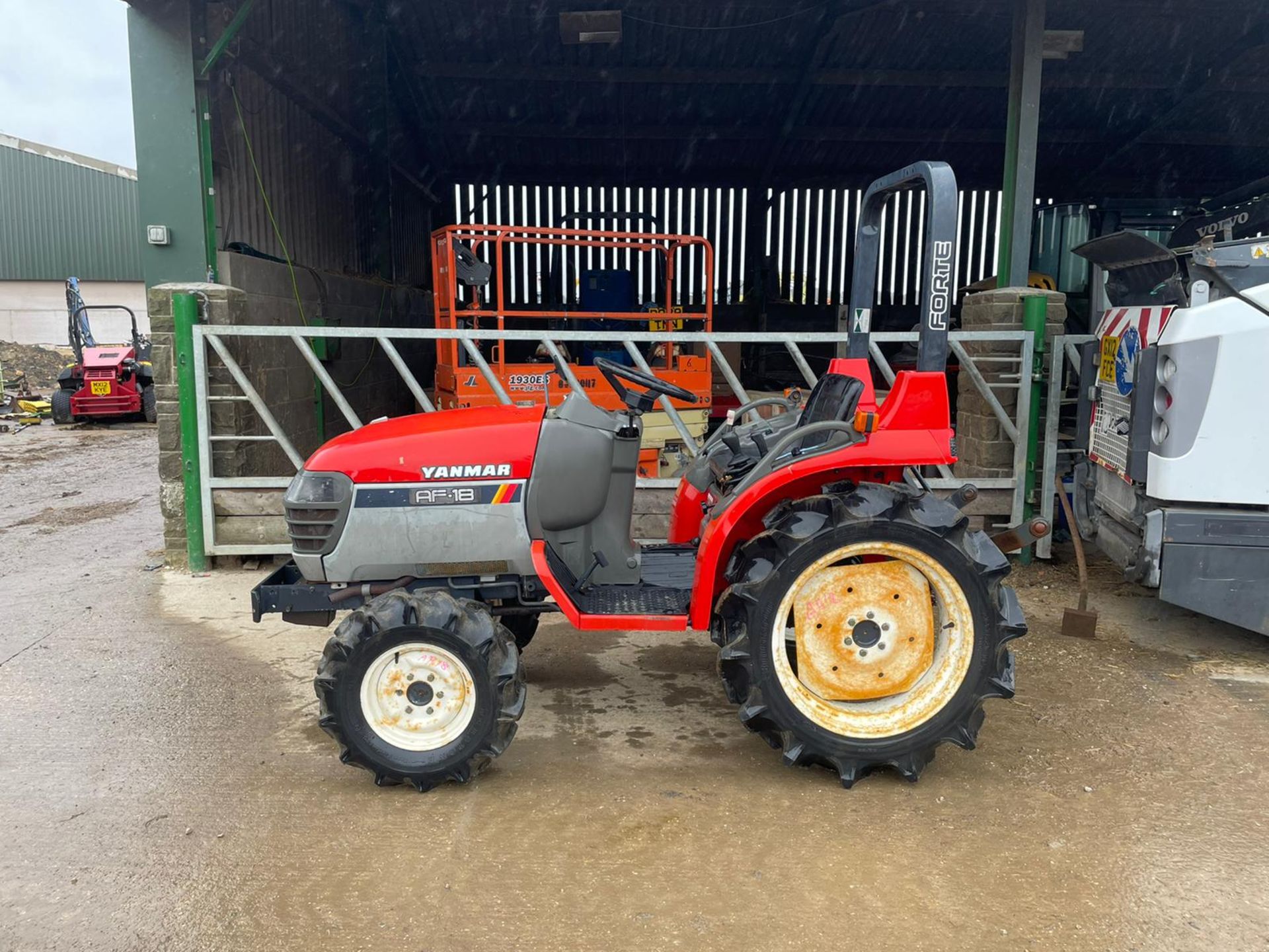 YANMAR AF-18 TRACTOR, RUNS AND DRIVES, IN USED BUT GOOD CONDITION *PLUS VAT* - Image 4 of 10