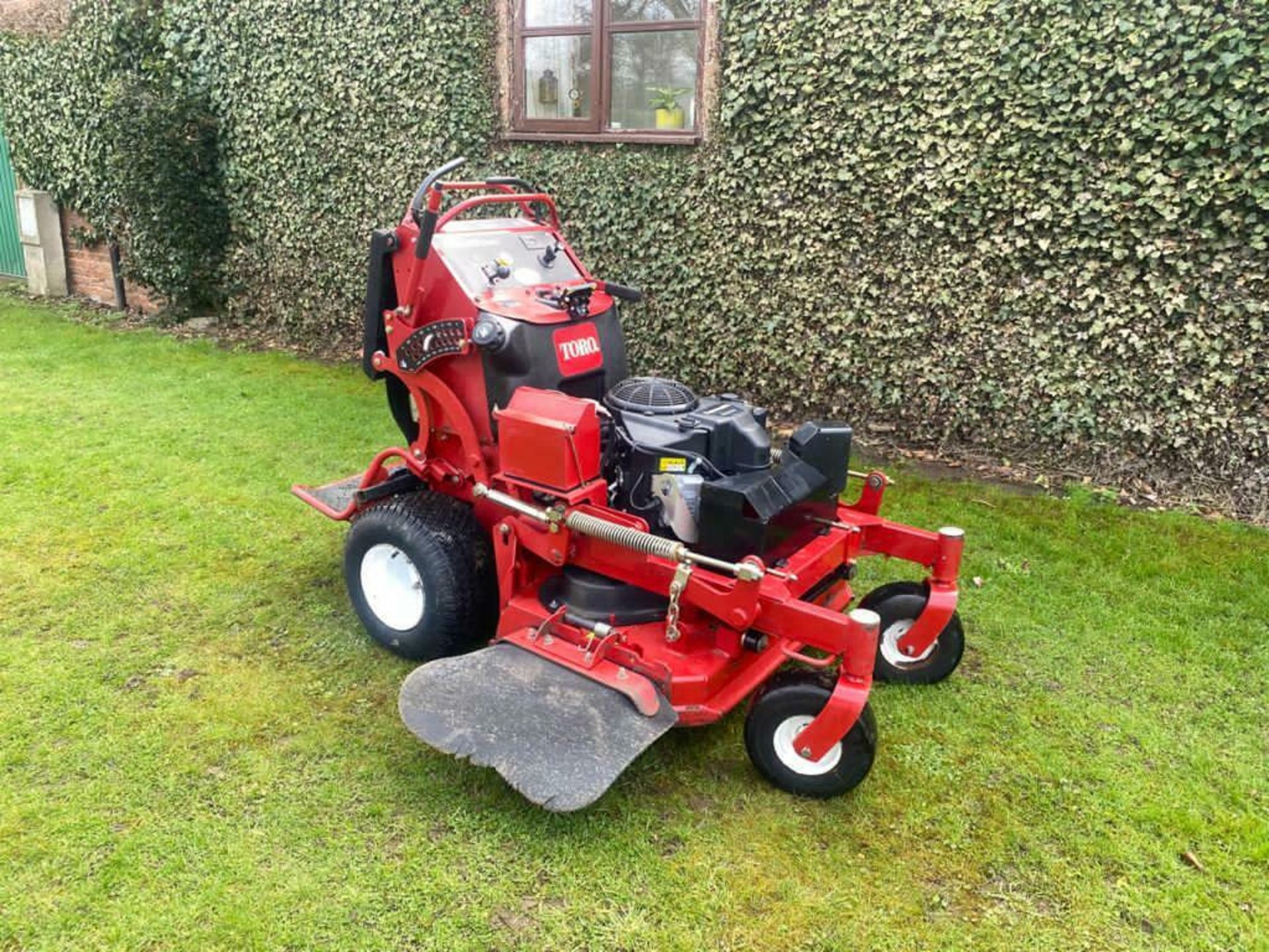 TORO GRANDSTAND STAND ON MOWER, ZERO TURN, 485 HOURS FROM NEW, YEAR 2015, 36" CUT SIDE DISCHARGE - Image 2 of 7