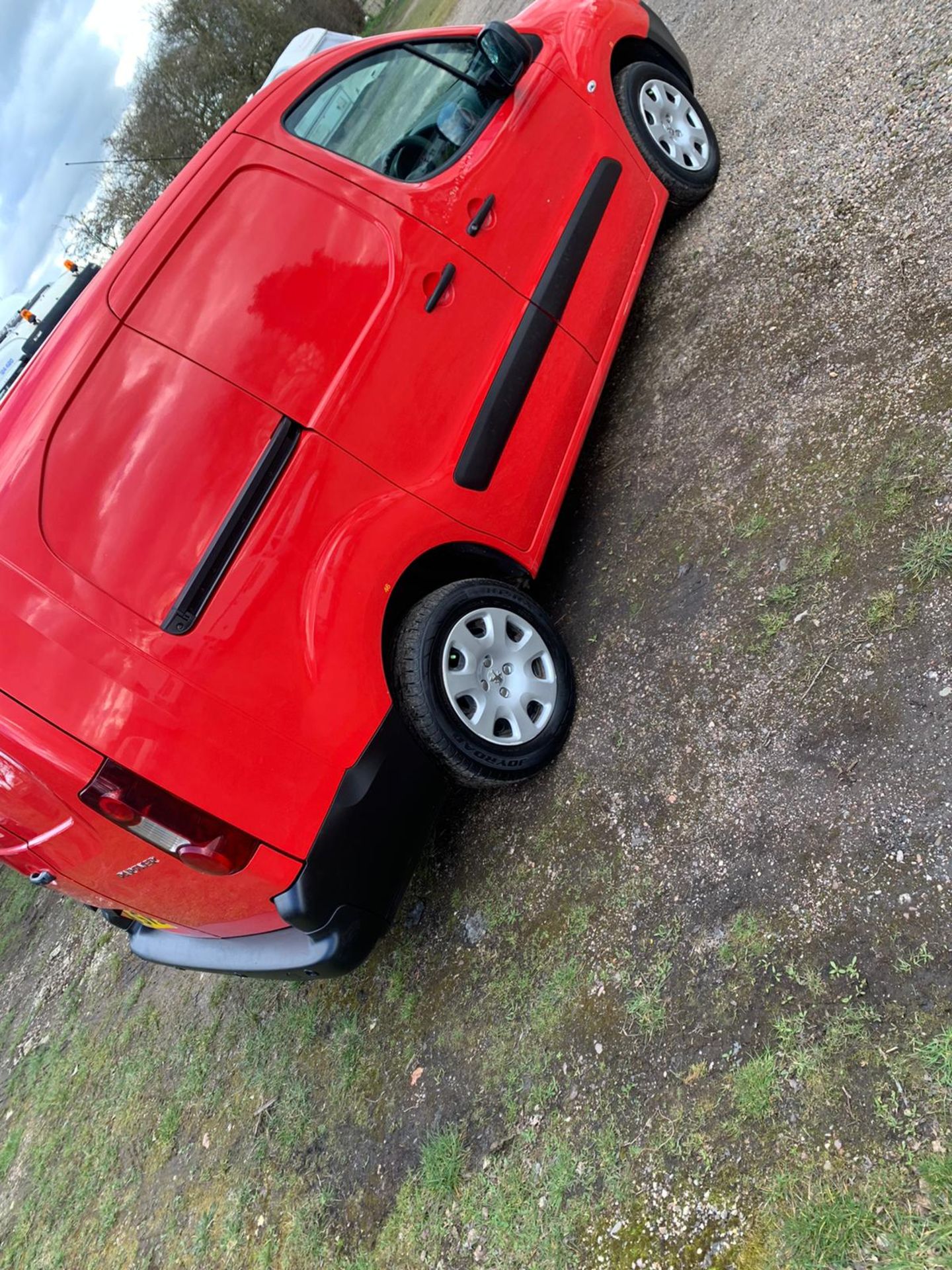 2015/15 REG PEUGEOT PARTNER 750 S L2 HDI 1.6 DIESEL RED PANEL VAN, SHOWING 0 FORMER KEEPERS *NO VAT* - Image 4 of 11