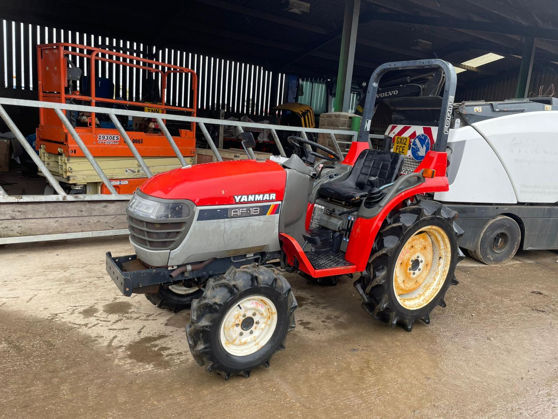 YANMAR AF-18 TRACTOR, RUNS AND DRIVES, IN USED BUT GOOD CONDITION *PLUS VAT* - Image 3 of 10