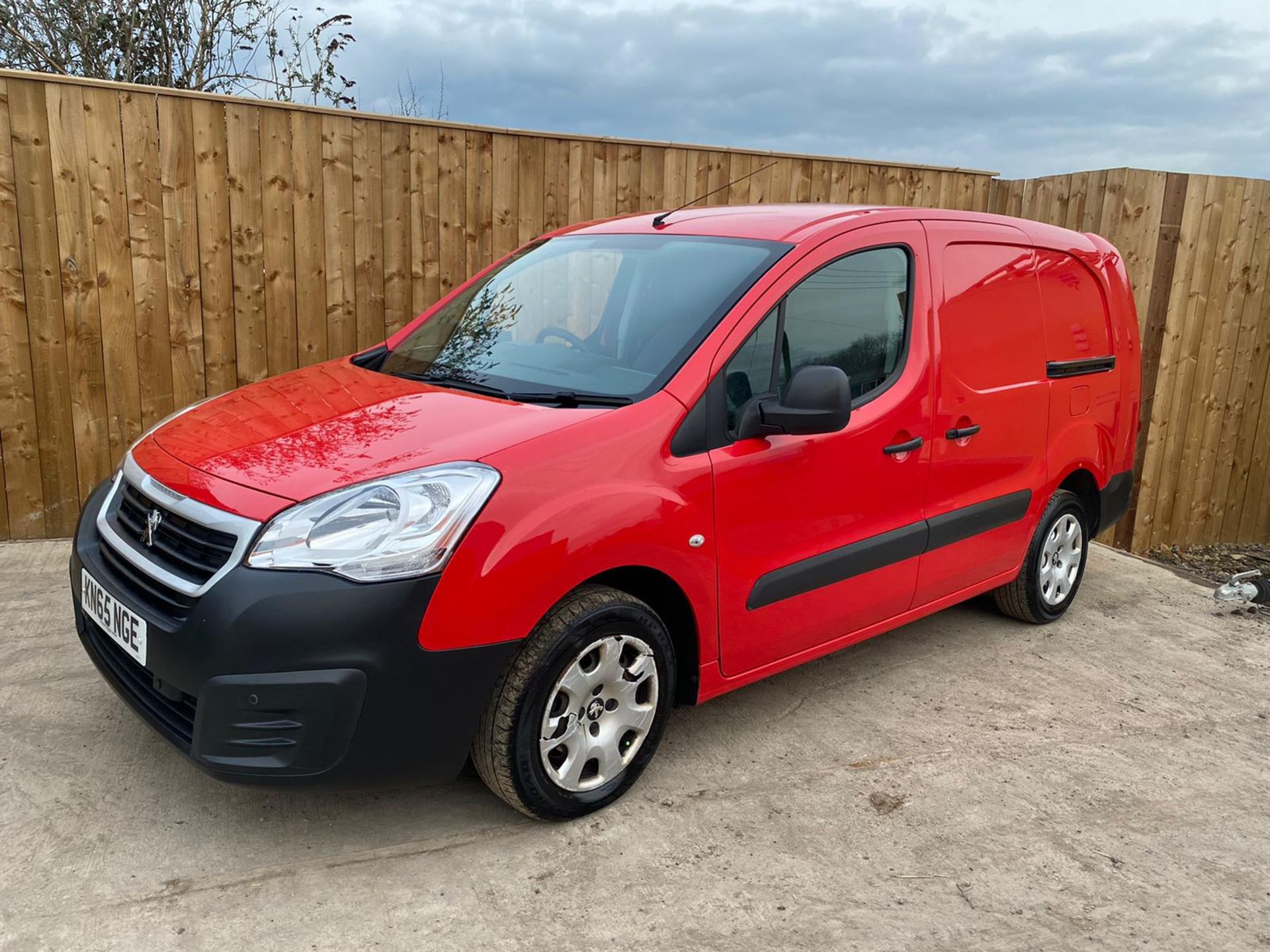 2015/65 REG PEUGEOT PARTNER 750 S L2 HDI 1.6 DIESEL PANEL VAN, SHOWING 0 FORMER KEEPERS *PLUS VAT* - Image 2 of 8