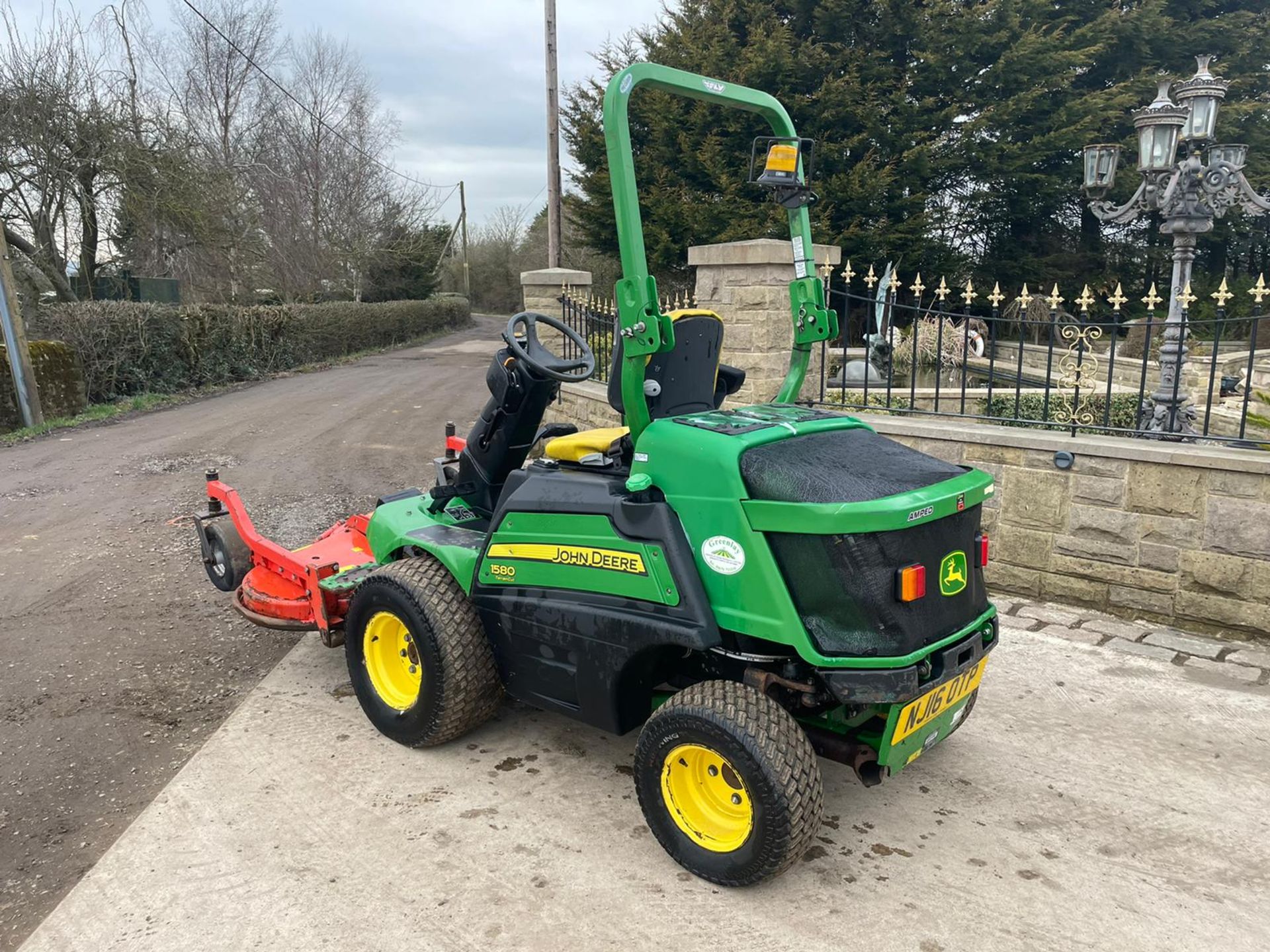 2016 John Deere 1580 Outfront Mower Runs Drives And Cuts Low 2090 Hours *PLUS VAT* - Image 6 of 8