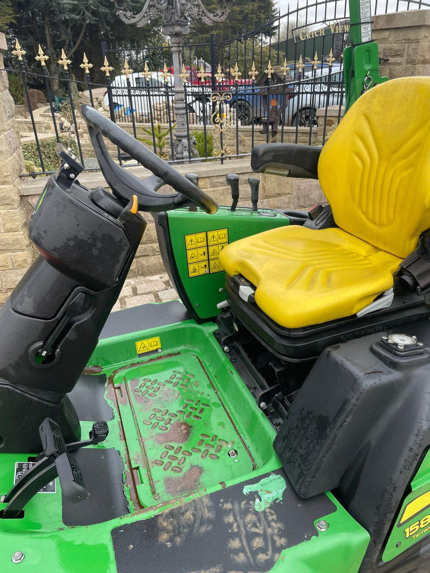 2016 John Deere 1580 Outfront Mower Runs Drives And Cuts Low 2090 Hours *PLUS VAT* - Image 4 of 8