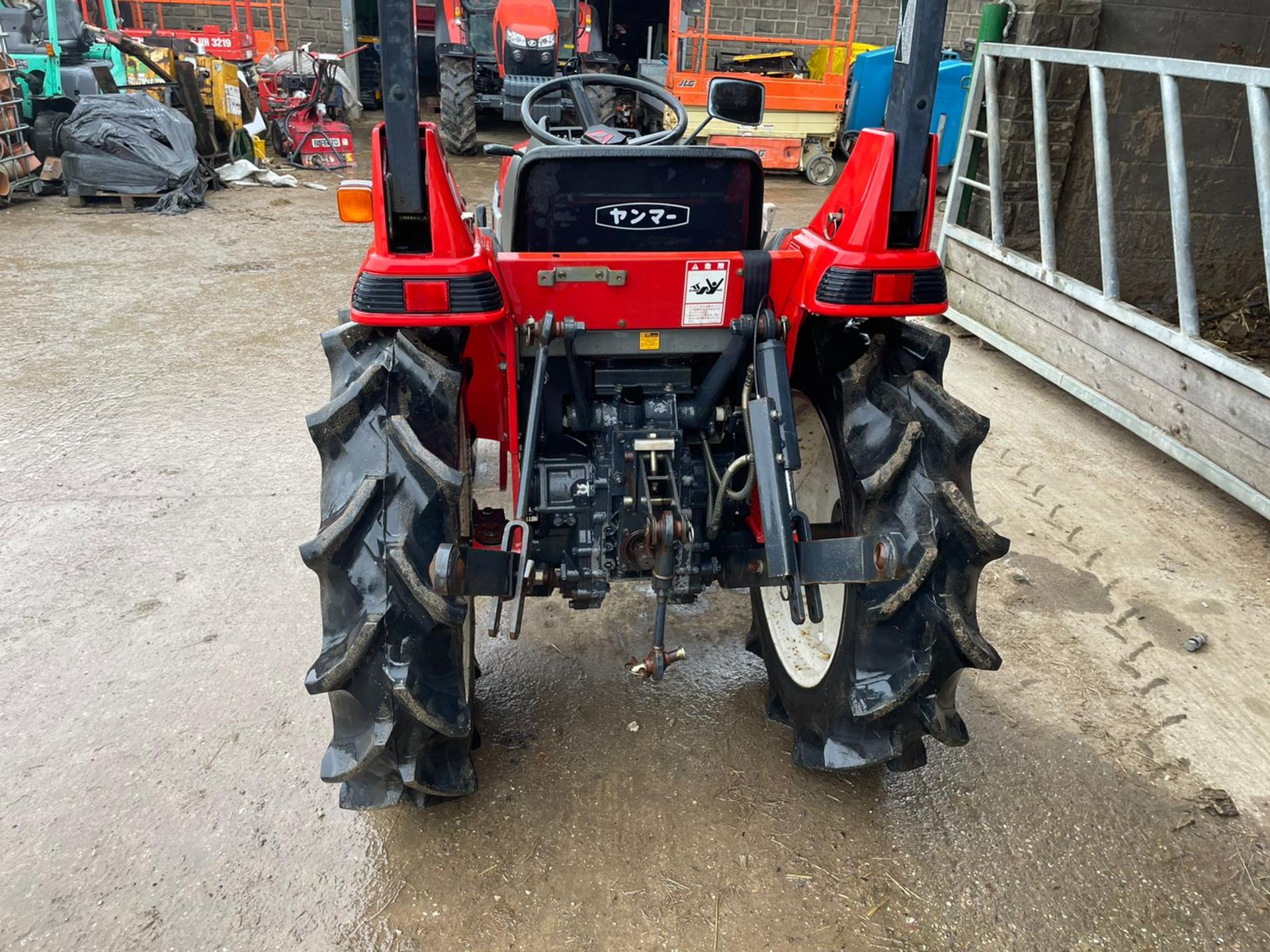 YANMAR AF-18 TRACTOR, RUNS AND DRIVES, IN USED BUT GOOD CONDITION *PLUS VAT* - Image 5 of 10