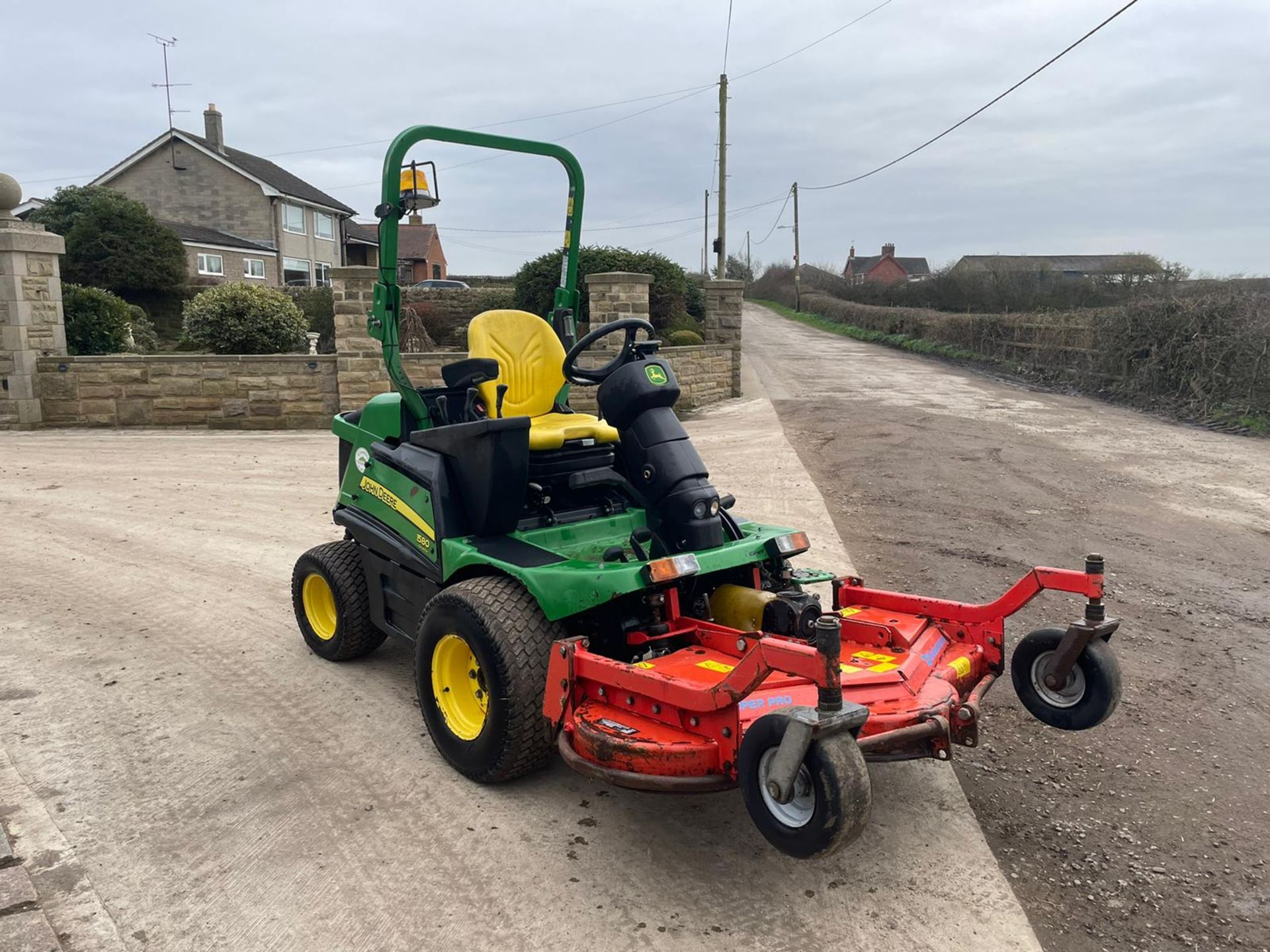 2016 John Deere 1580 Outfront Mower Runs Drives And Cuts Low 2090 Hours *PLUS VAT* - Image 2 of 8