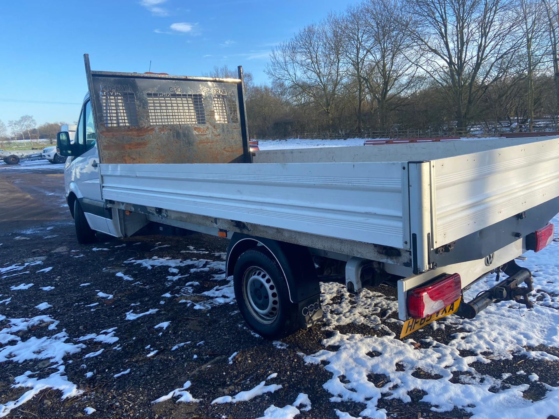 2015/65 REG VOLKSWAGEN CRAFTER CR35 TDI 2.0 DIESEL WHITE DROPSIDE LORRY, SHOWING 1 FORMER KEEPER - Image 6 of 9