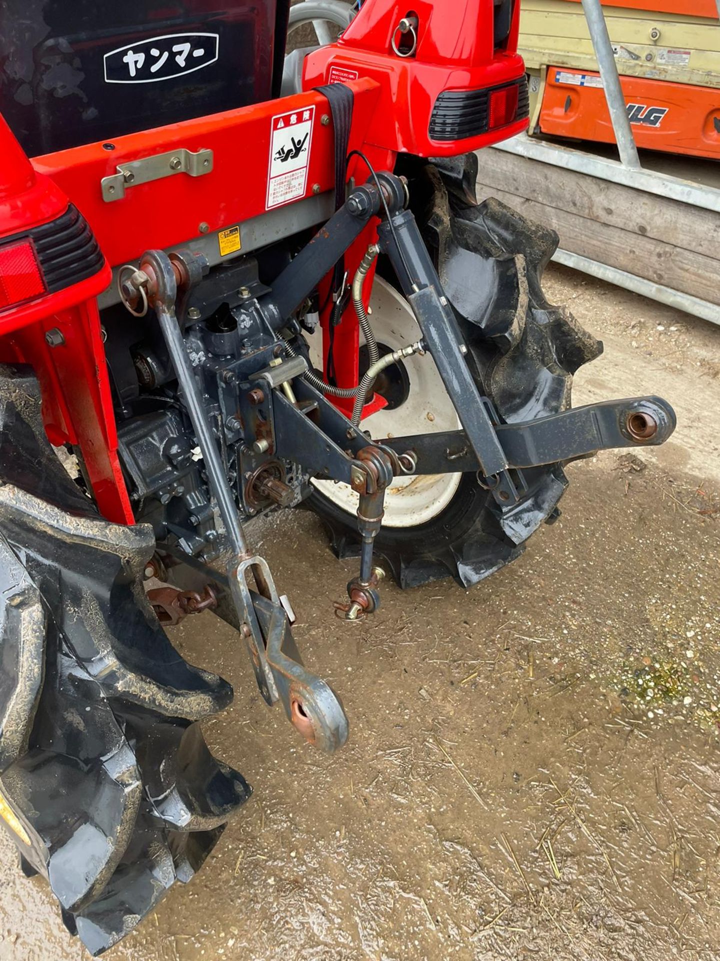 YANMAR AF-18 TRACTOR, RUNS AND DRIVES, IN USED BUT GOOD CONDITION *PLUS VAT* - Image 10 of 10