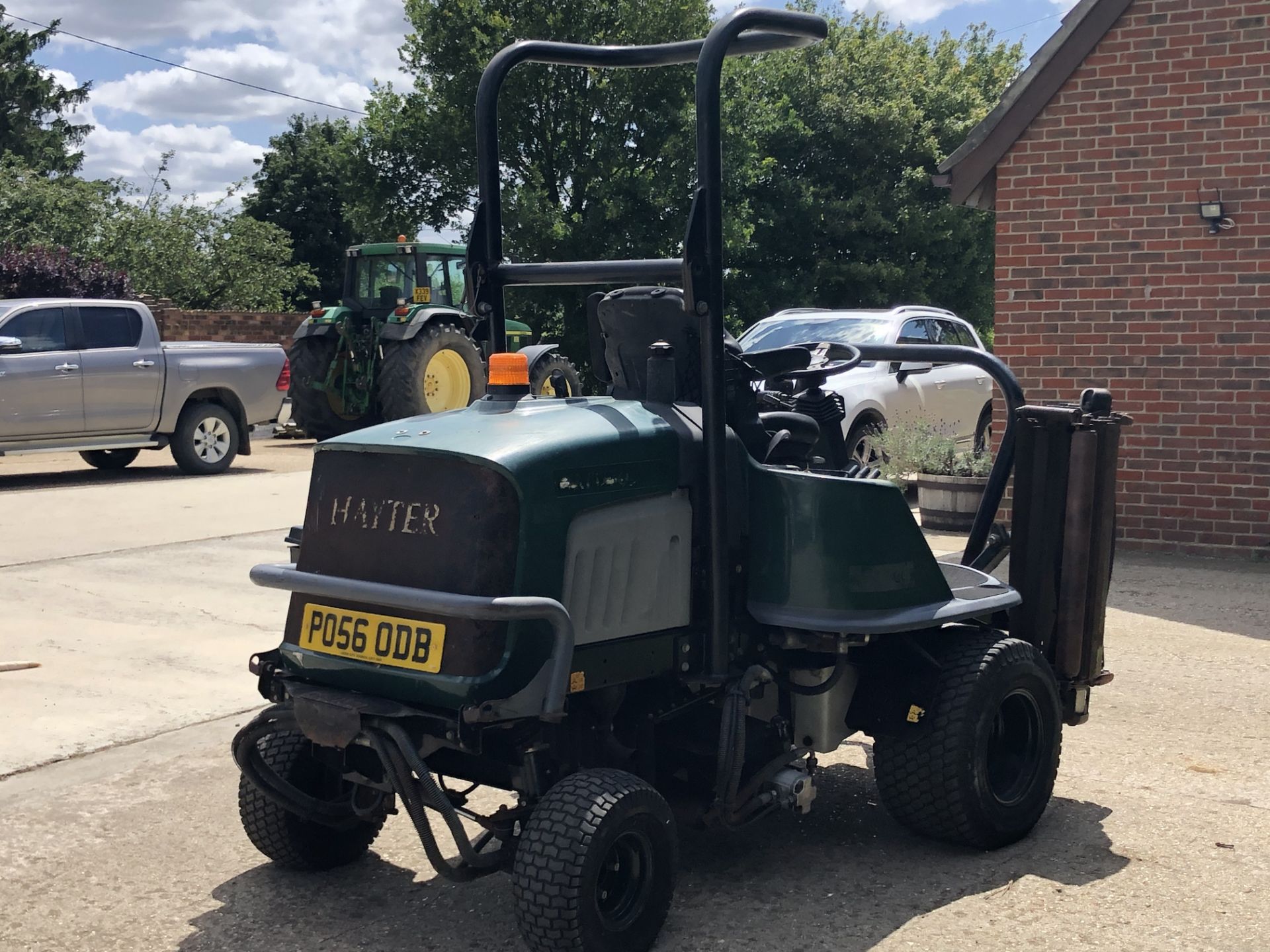 HAYTER LT324 RIDE ON LAWN MOWER, STARTS FIRST TIME, FULL WORKING ORDER, YEAR 2006 *PLUS VAT* - Image 8 of 8