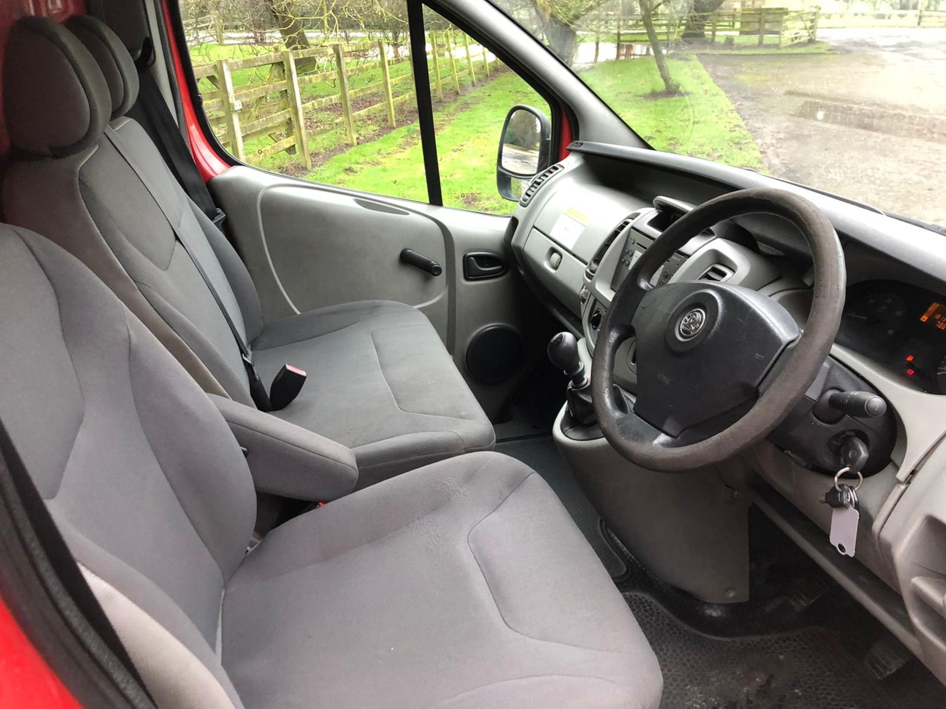 2009/59 REG VAUXHALL VIVARO 2700 CDTI SWB 2.0 DIESEL PANEL VAN, SHOWING 0 FORMER KEEPERS *PLUS VAT* - Image 8 of 9