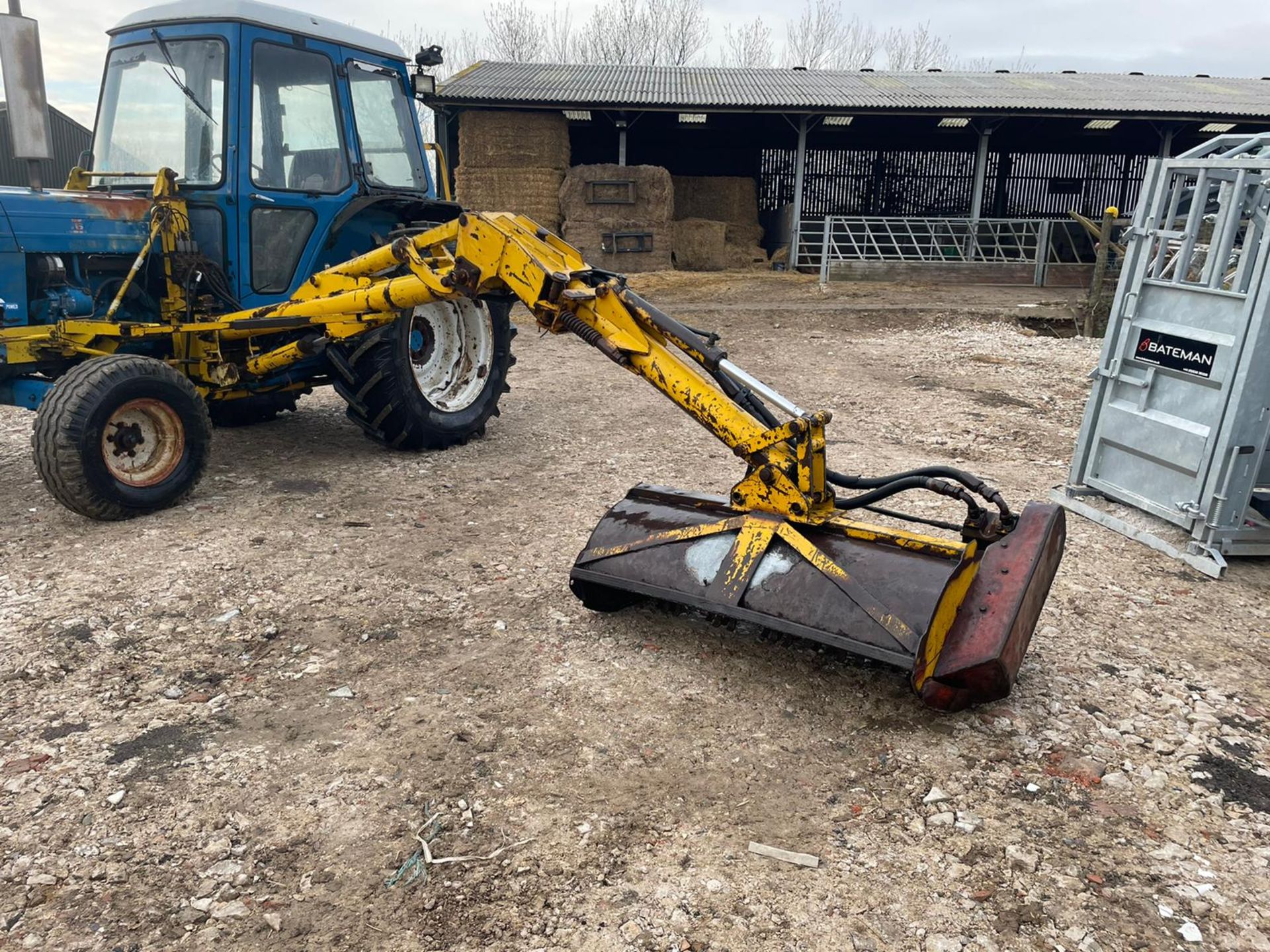 FORD 6600 TRACTOR WITH MID MOUNTED MOWER, RUNS, DRIVES AND WORKS, TYRES ARE LIKE NEW *PLUS VAT* - Image 9 of 15