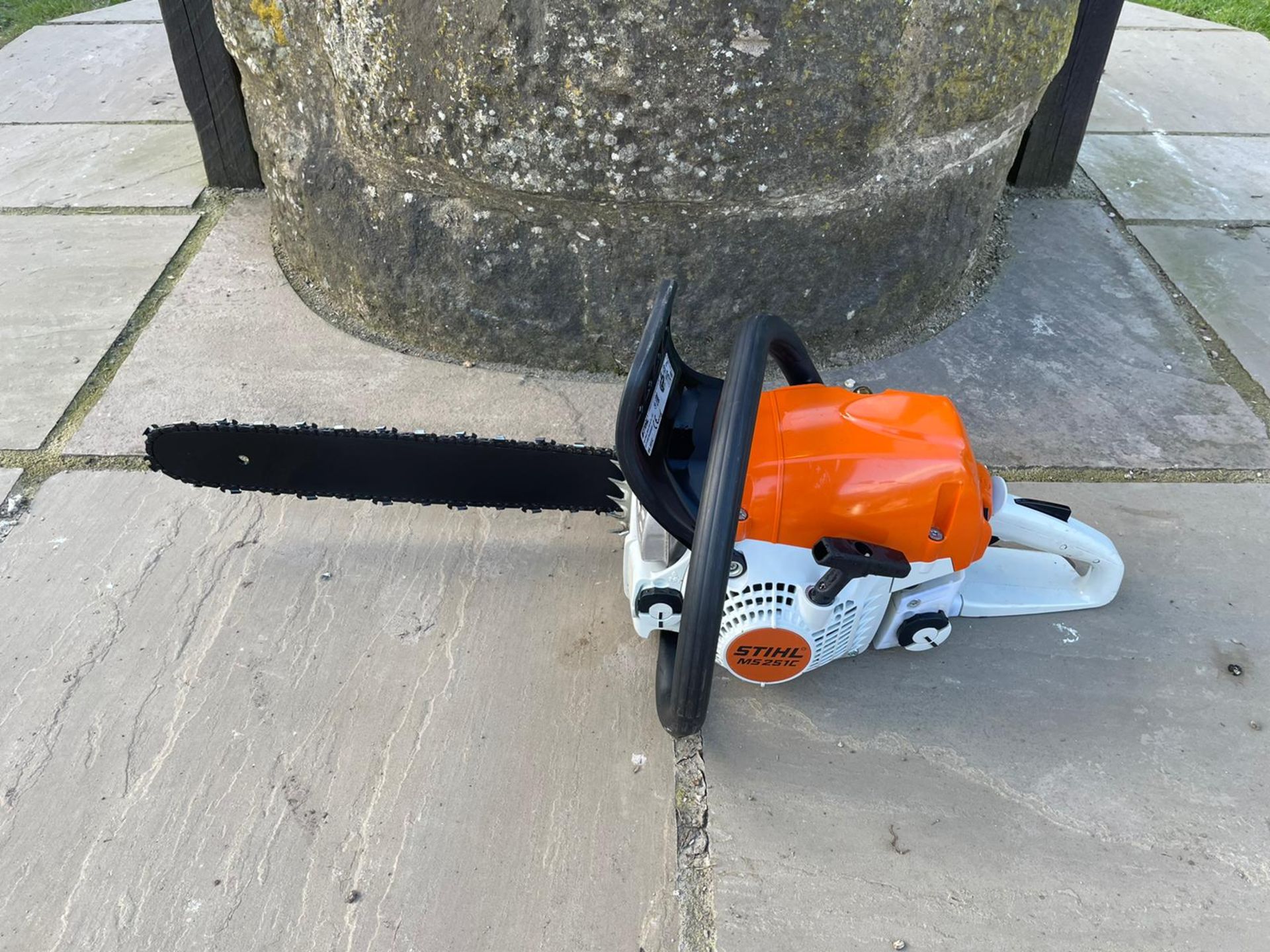 STIHL MS251C CHAINSAW, RUNS AND WORKS, IN GREAT CONDITION, BOUGHT NEW IN 2019 *NO VAT* - Image 5 of 5