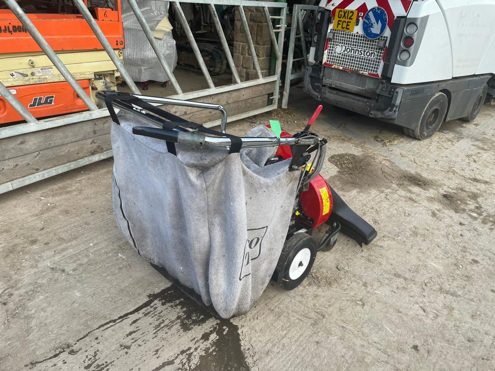 TORO VACCUM BLOWER, SELF PROPELLED, IN USED BUT GOOD CONDITION *PLUS VAT* - Image 2 of 7