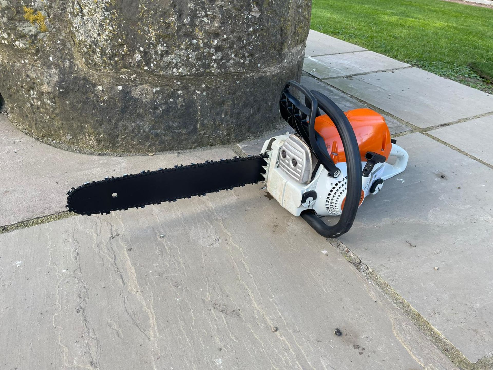 STIHL MS251C CHAINSAW, RUNS AND WORKS, IN GREAT CONDITION, BOUGHT NEW IN 2019 *NO VAT* - Image 2 of 5