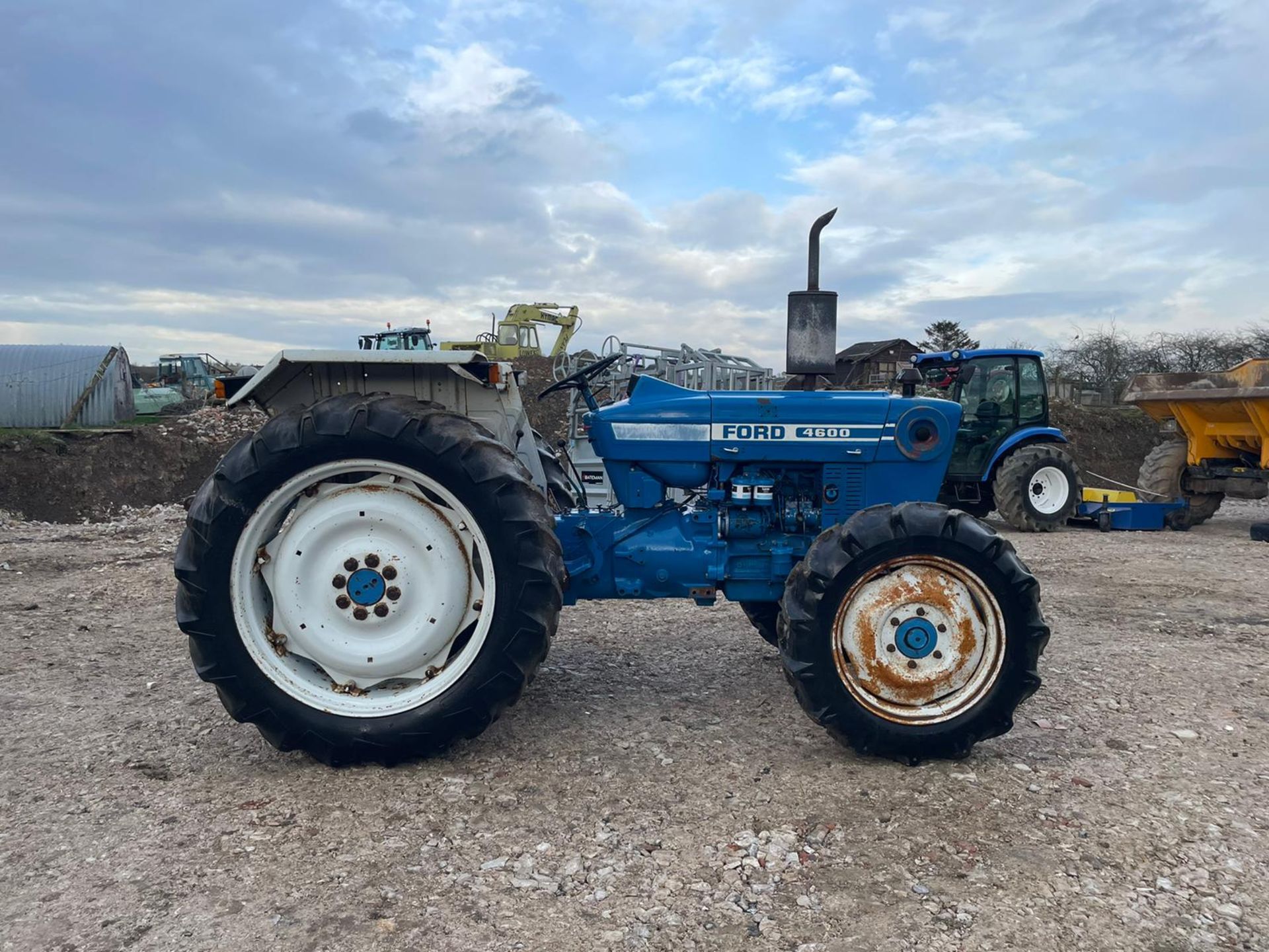 FORD 4600 TRACTOR, RUNS AND DRIVES, GOOD SET OF TYRES, IN USED BUT GOOD CONDITION, LOW 1630 HOURS - Image 8 of 14