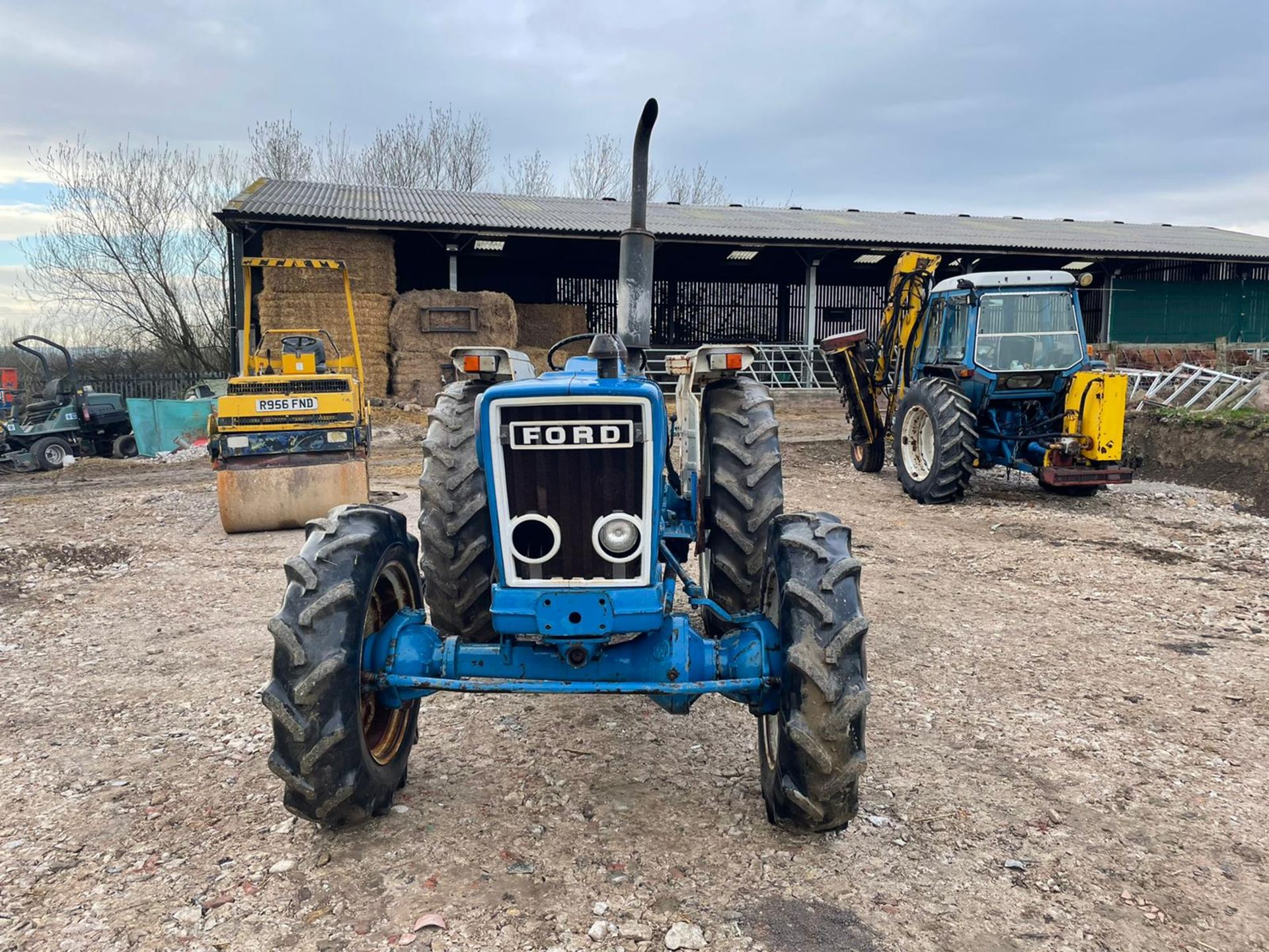 FORD 4600 TRACTOR, RUNS AND DRIVES, GOOD SET OF TYRES, IN USED BUT GOOD CONDITION, LOW 1630 HOURS - Image 2 of 14