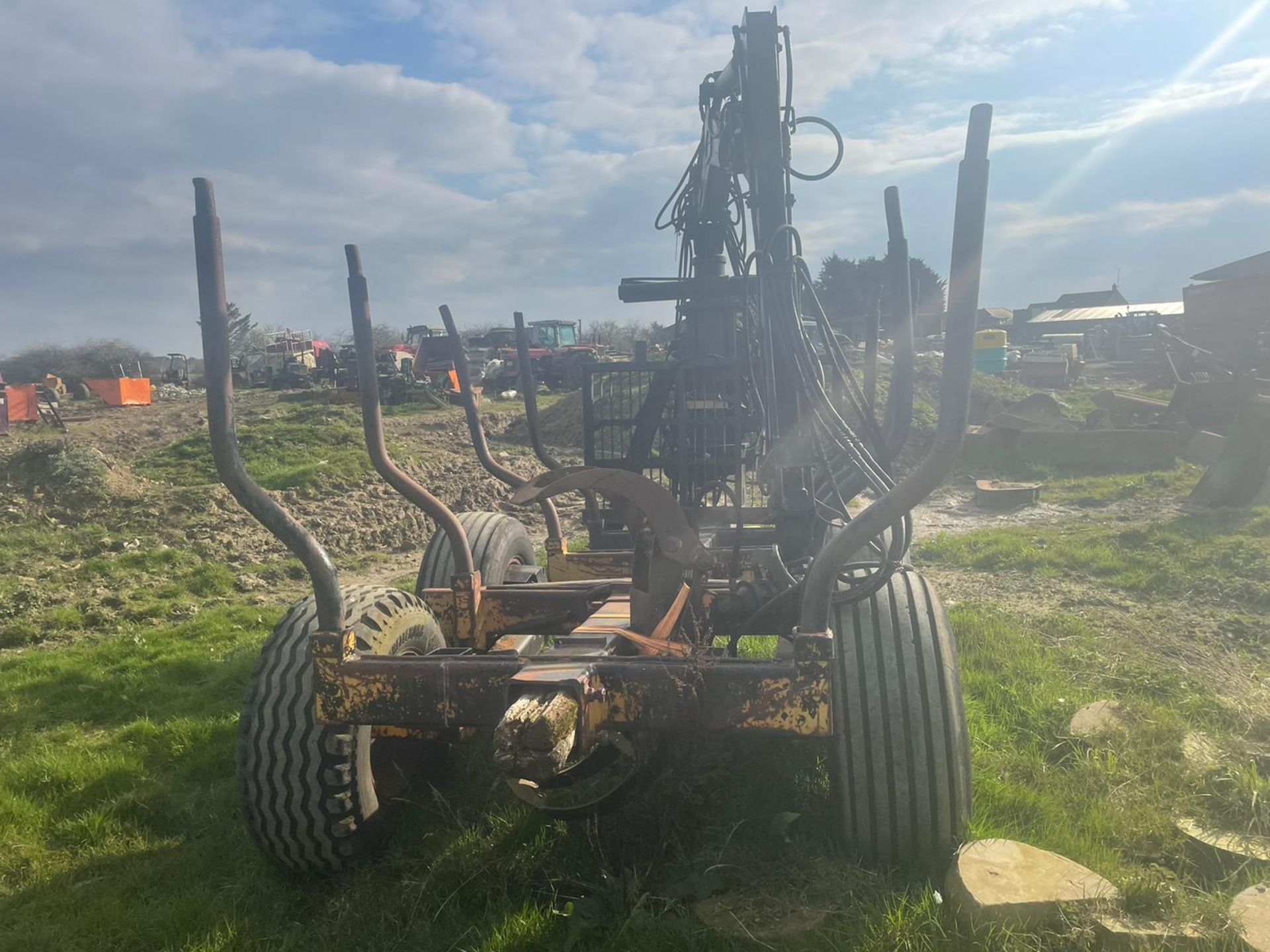 FMW TWIN AXLE LOG TRAILER, IN USED BUT GOOD CONDITION, CABLE CONTROLLED, PTO DRIVEN *PLUS VAT* - Image 4 of 7