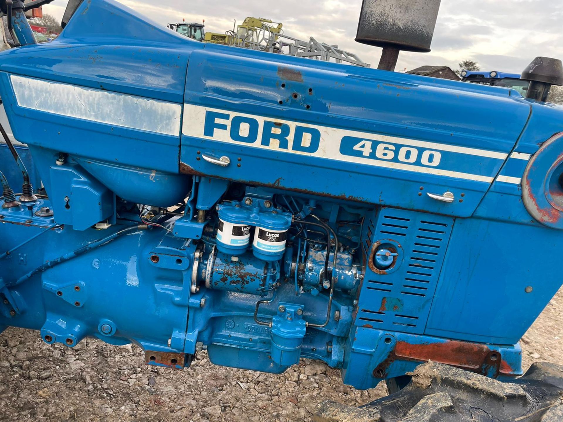 FORD 4600 TRACTOR, RUNS AND DRIVES, GOOD SET OF TYRES, IN USED BUT GOOD CONDITION, LOW 1630 HOURS - Image 11 of 14