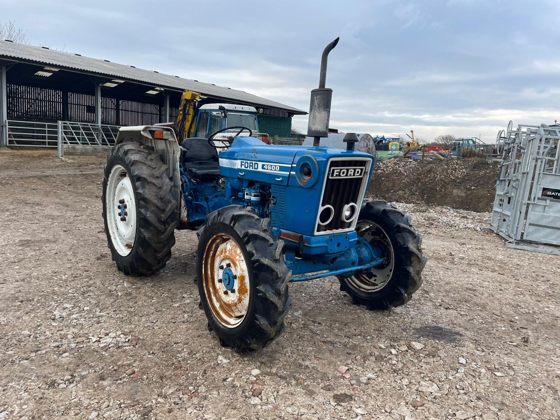 FORD 4600 TRACTOR, RUNS AND DRIVES, GOOD SET OF TYRES, IN USED BUT GOOD CONDITION, LOW 1630 HOURS