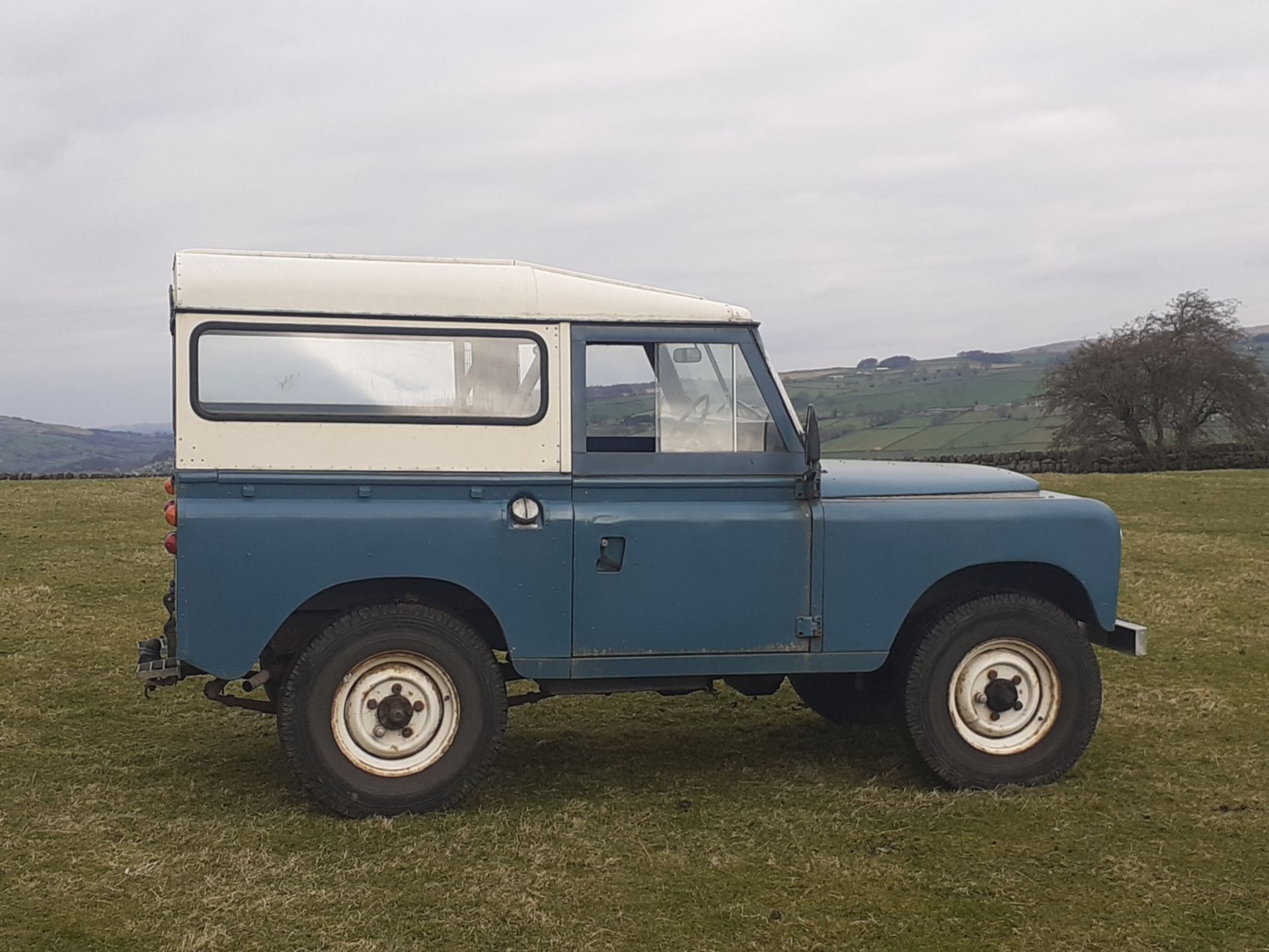1972 LAND ROVER 88" - 4 CYL 2.5 DIESEL NATURALLY ASPIRATED, DRIVES AS IT SHOULD, WONDERFUL PATINA - Image 10 of 15