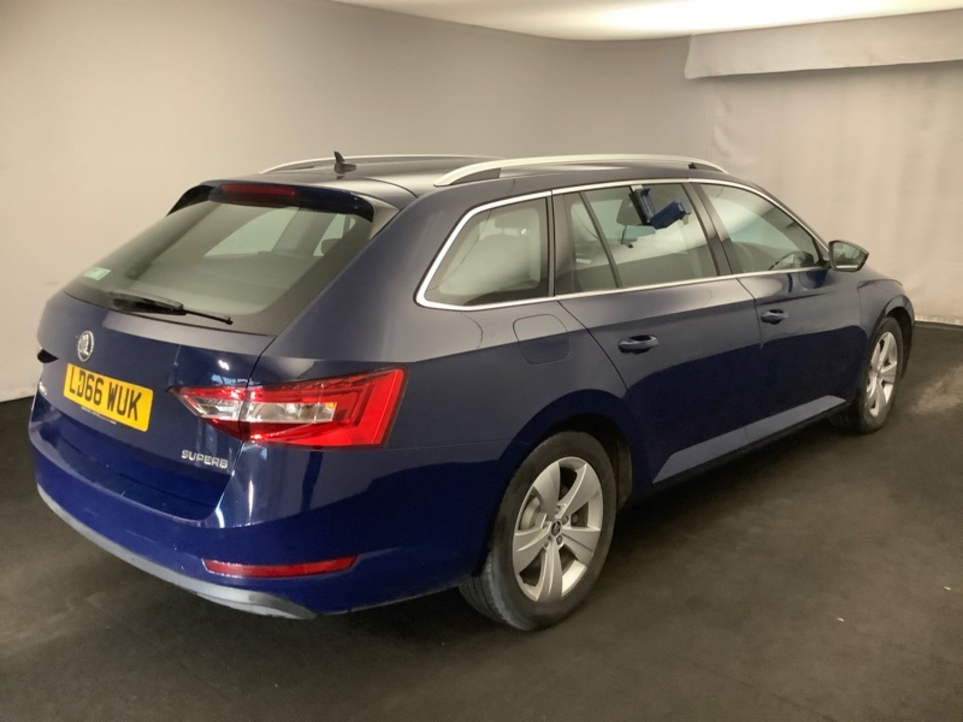 2016/66 REG SKODA SUPERB SE TDI 1.6 DIESEL BLUE ESTATE, SHOWING 1 FORMER KEEPER *NO VAT* - Image 4 of 9