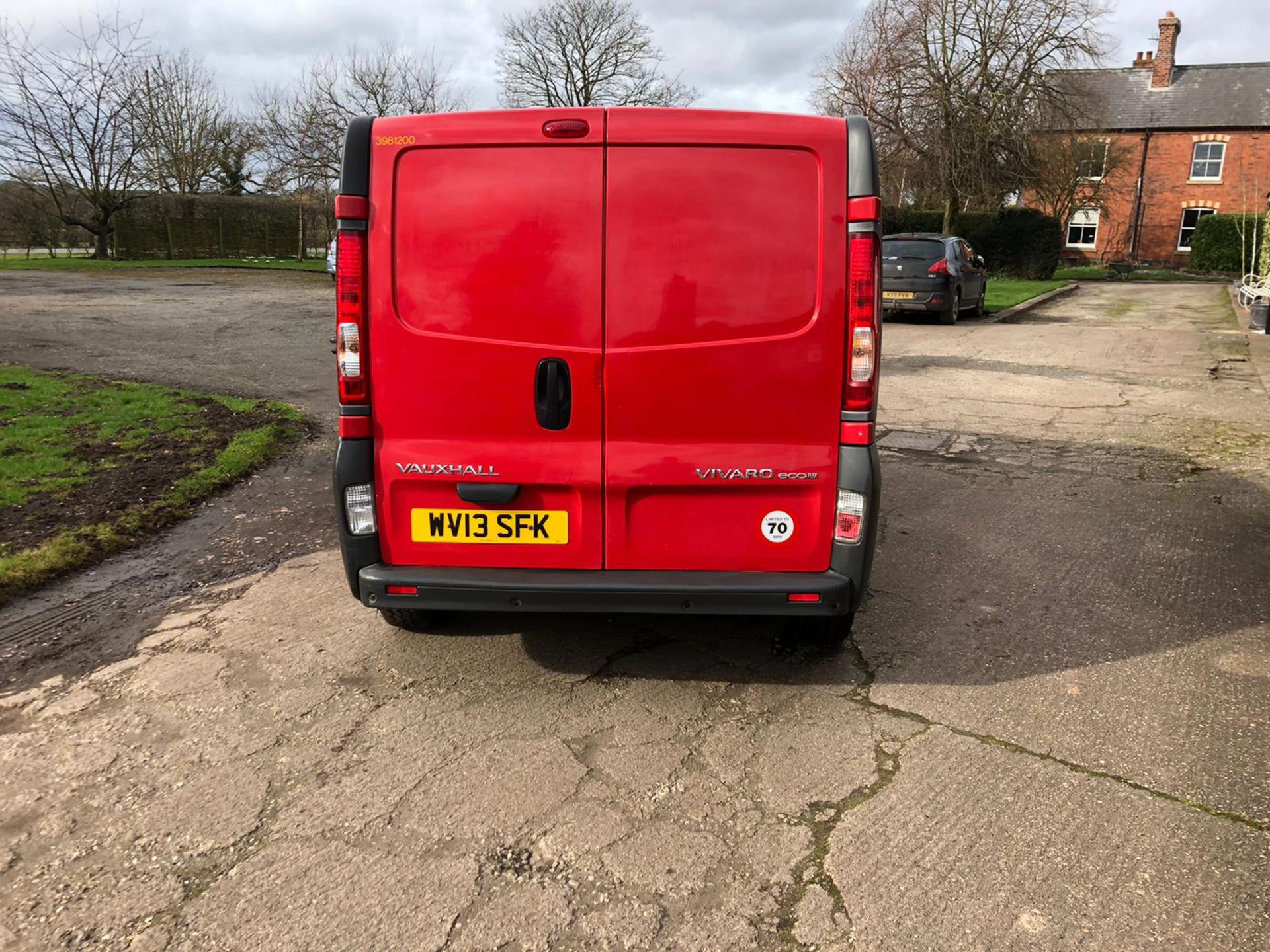 2013/13 REG VAUXHALL VIVARO 2900 ECOFLEX CDTI LWB 2.0 DIESEL RED PANEL VAN, SHOWING 0 FORMER KEEPERS - Image 4 of 10