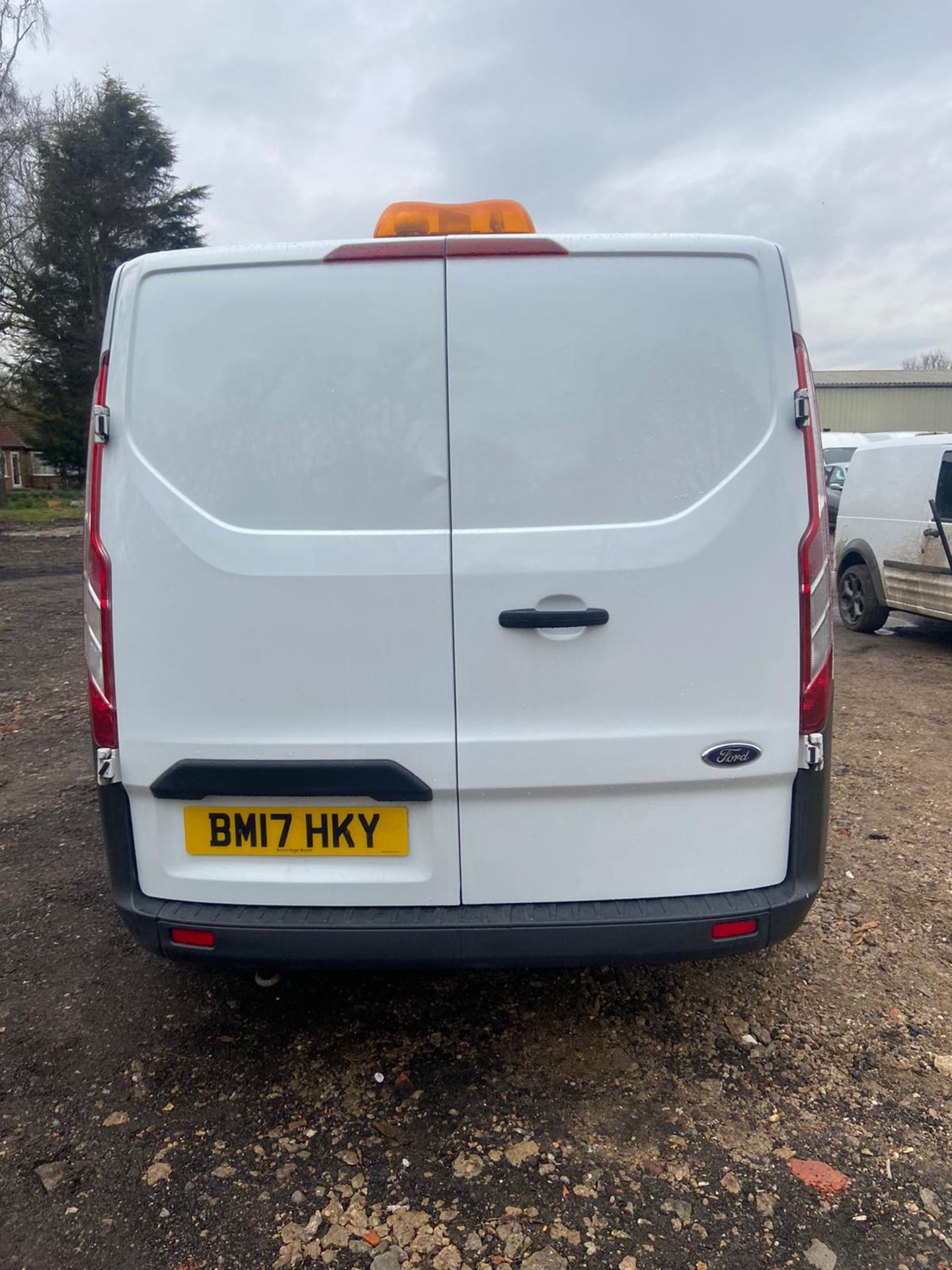 2017/17 REG FORD TRANSIT CUSTOM 290 2.0 DIESEL WHITE CREW VAN, SHOWING 0 FORMER KEEPERS *PLUS VAT* - Image 6 of 11