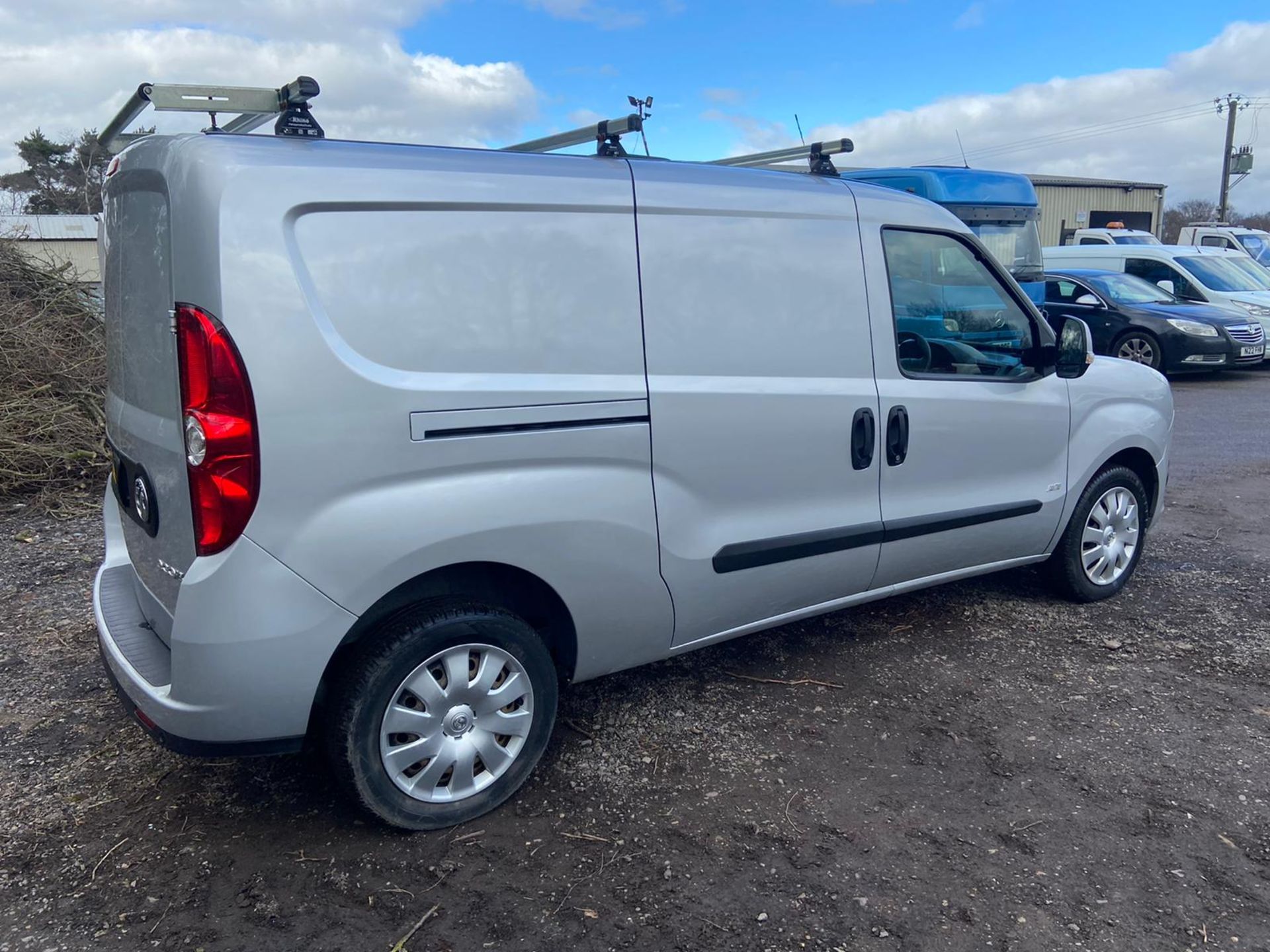 2015/65 REG VAUXHALL COMBO 2300 L2H1 CDTI S/S SPORT 1.25 DIESEL PANEL VAN, SHOWING 0 FORMER KEEPERS - Image 7 of 11