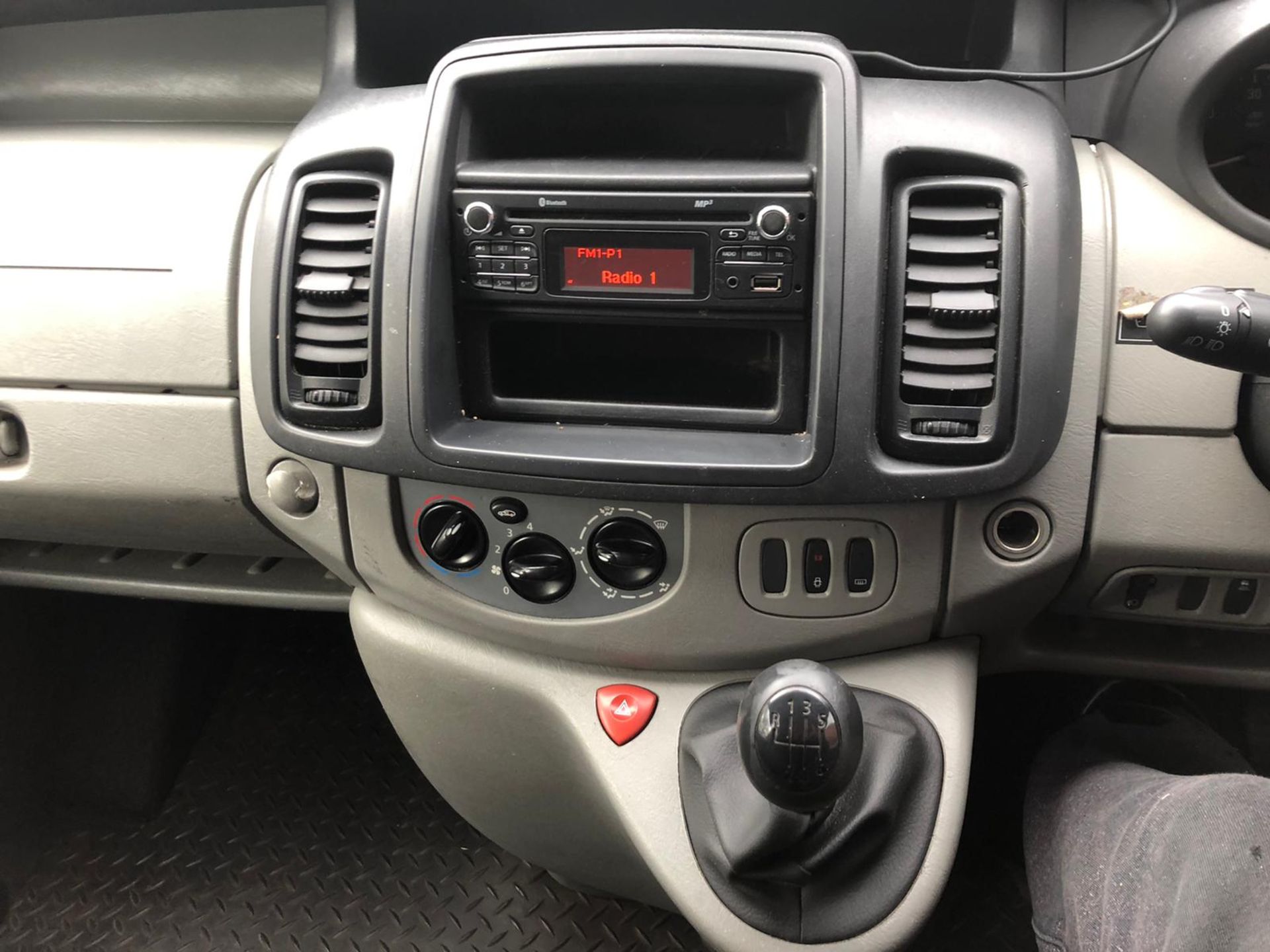 2013/13 REG VAUXHALL VIVARO 2900 ECOFLEX CDTI LWB 2.0 DIESEL RED PANEL VAN, SHOWING 0 FORMER KEEPERS - Image 7 of 10