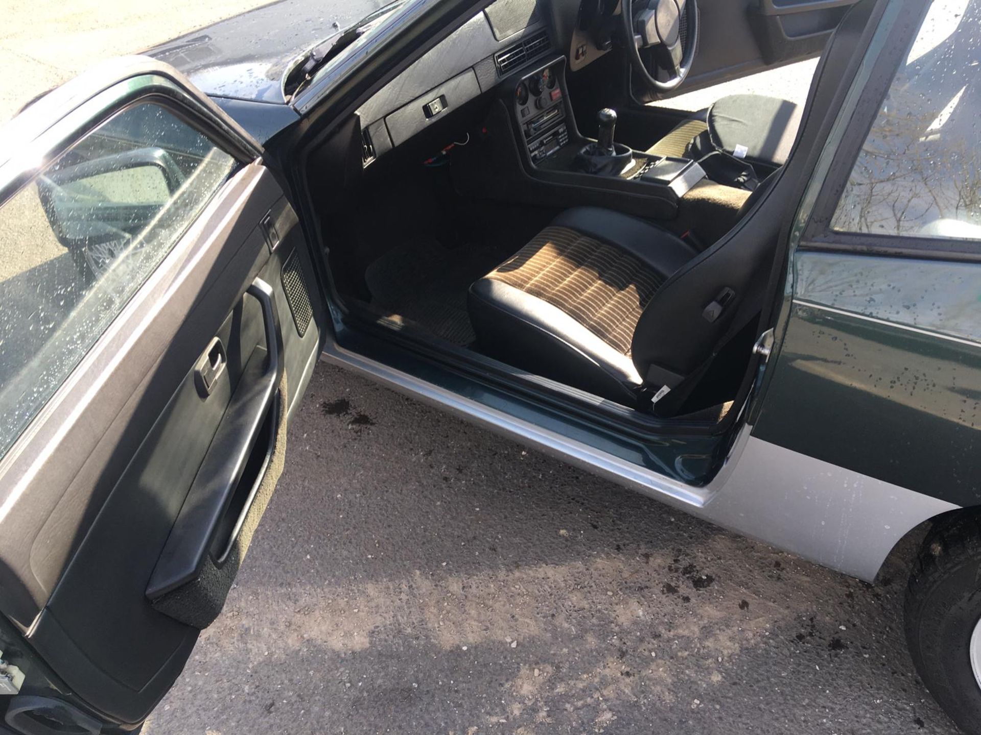 1983 PORSCHE 924 2.0 PETROL GREEN COUPE, SHOWING 8 FORMER KEEPERS *NO VAT* - Image 9 of 25