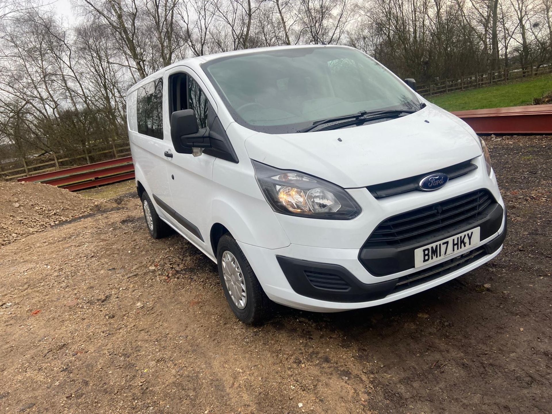 2017/17 REG FORD TRANSIT CUSTOM 290 2.0 DIESEL WHITE CREW VAN, SHOWING 0 FORMER KEEPERS *PLUS VAT*