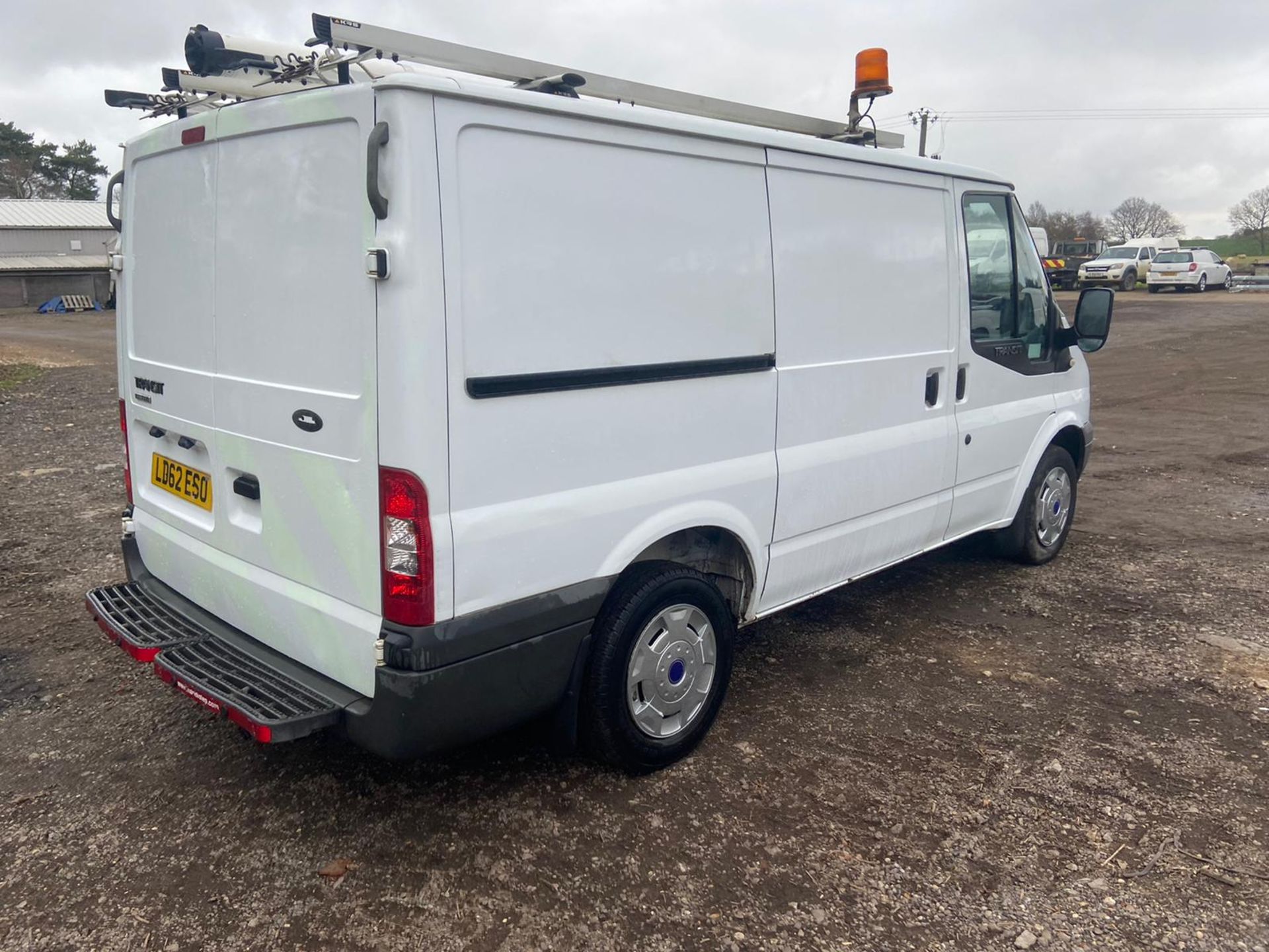 2012/62 REG FORD TRANSIT 100 T300 FWD 2.2 DIESEL WHITE PANEL VAN, SHOWING 0 FORMER KEEPERS *PLUS VAT - Image 7 of 12