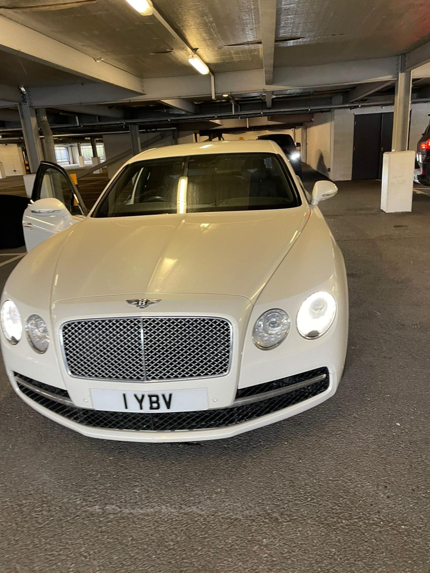 2014 Bentley Flying Spur W12 6 Litre 616bhp Mulliner pack 9,800miles ONLY White pearlescent NO VAT * - Image 2 of 8